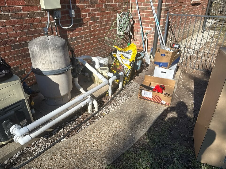 Upgraded this clients equipment before the freeze🥶
&bull;
@aquastarpoolproducts filter &amp; pump combination to un jumble that old plumbing and increase GPM while using less watts. 
&bull;
This client is very happy, especially with the 3 year warra
