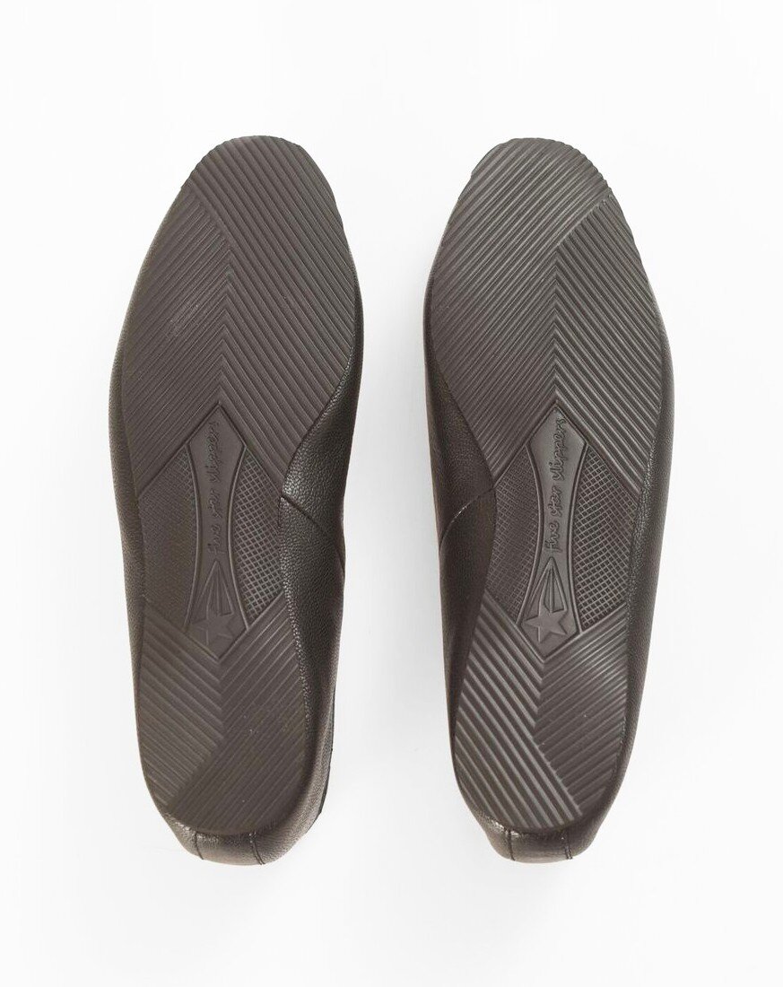 five_star_slipper_black_sole_designed_in_new_zealand.jpg