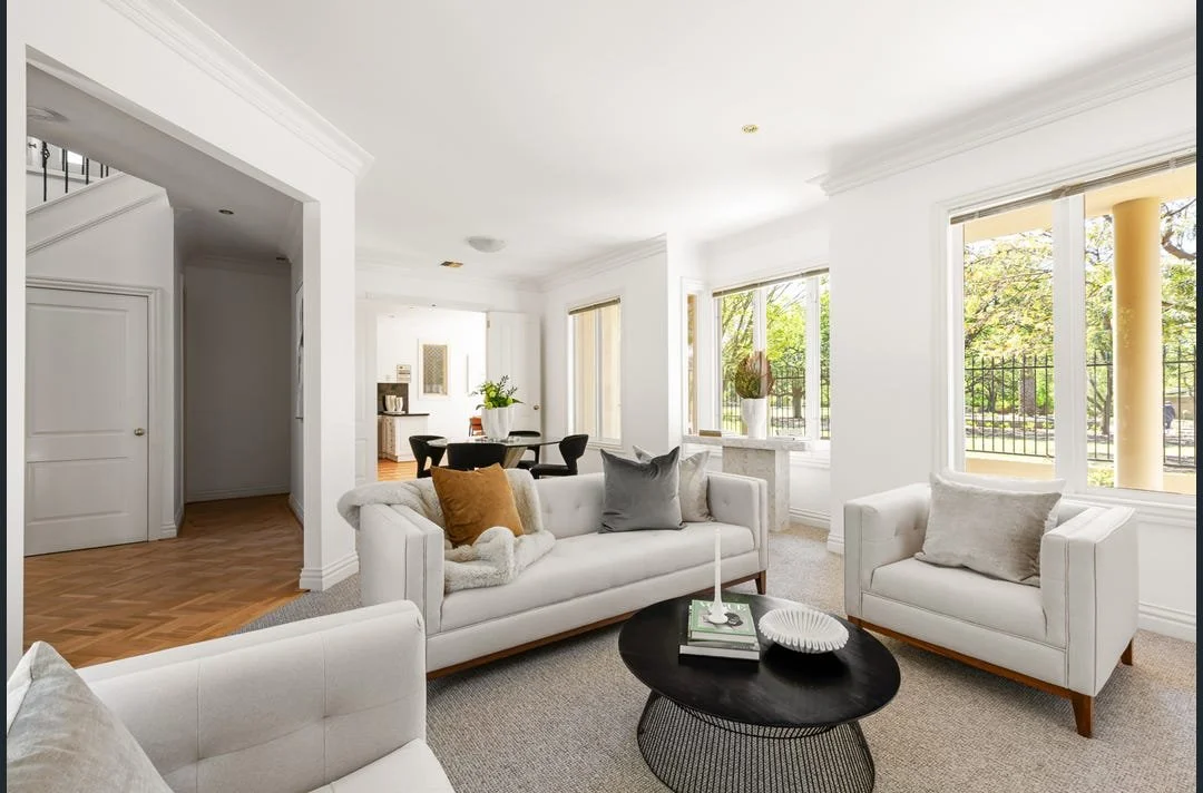 roslyn st 4 soffee.jpg