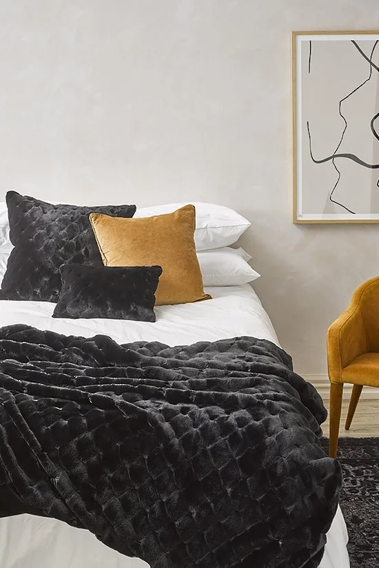 black valentina thorw 2.jpg