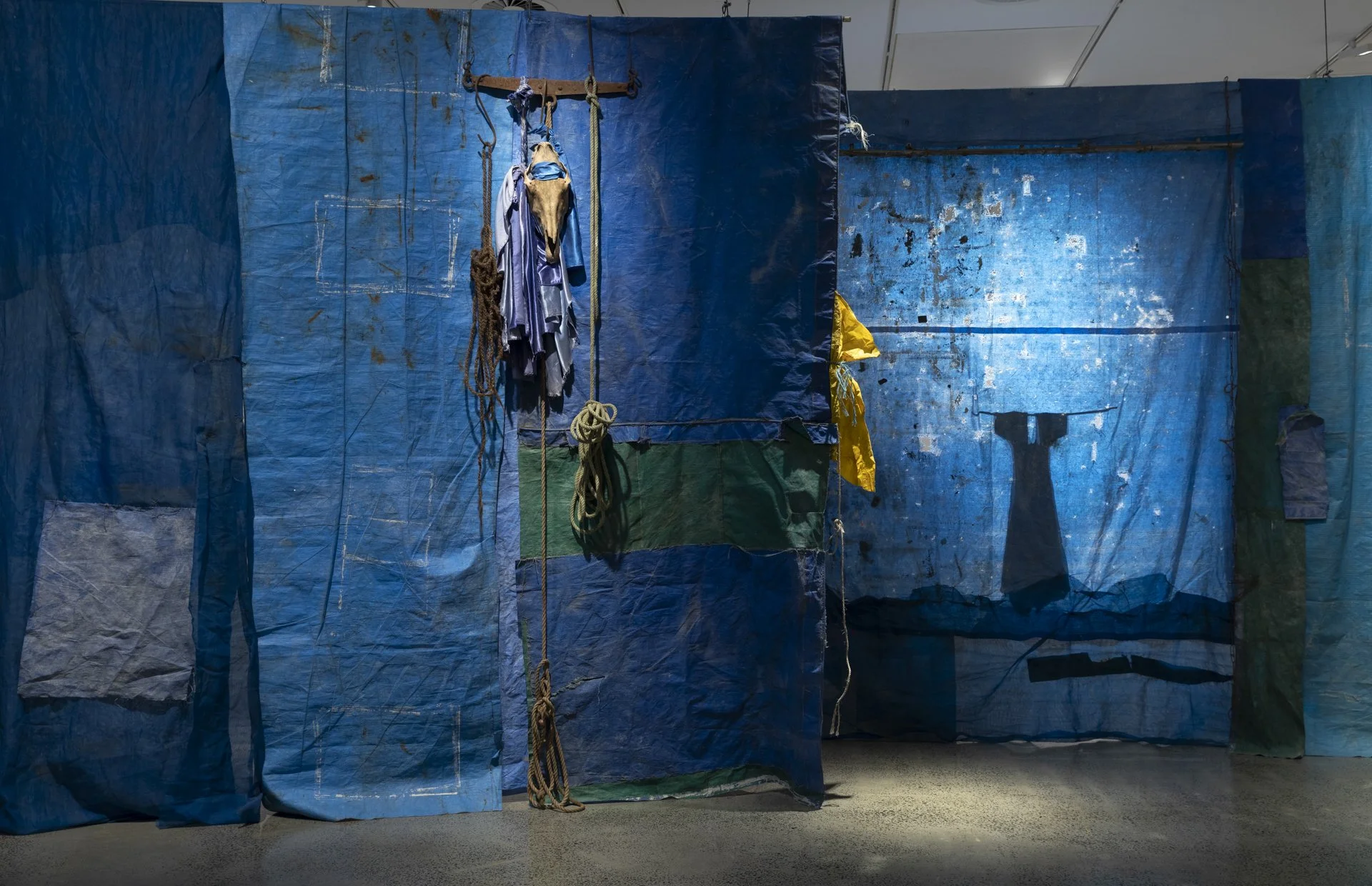 4_2025_FASHER_Shy veil_019_sm.jpg