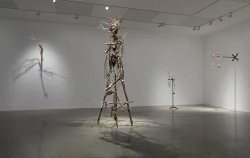 After Pina / Calling Kali, 2025, bronze, 354x110x140 cm