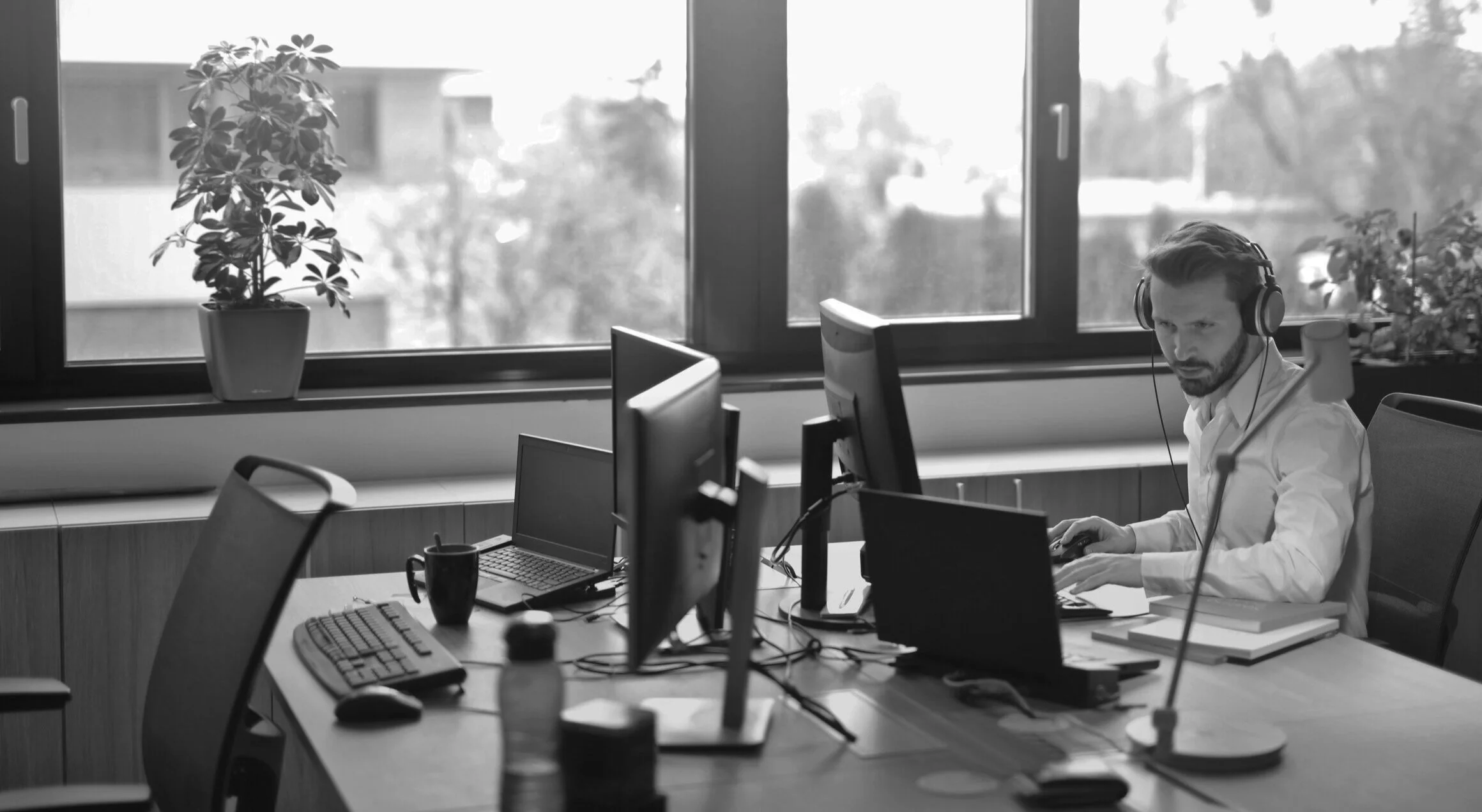 bw+man-with-headphones-facing-computer-monitor-845451+copy.jpg