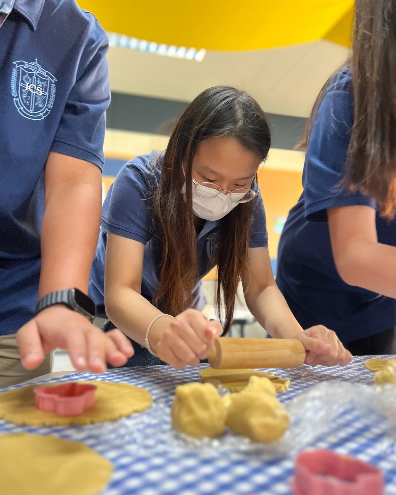 As part of X Block, our two-week homeroom experience where teachers share different skills and passions, students stepped into the kitchen to prepare, bake, and decorate shortbread Christmas cookies. Over three days, they mixed up multiple batches to