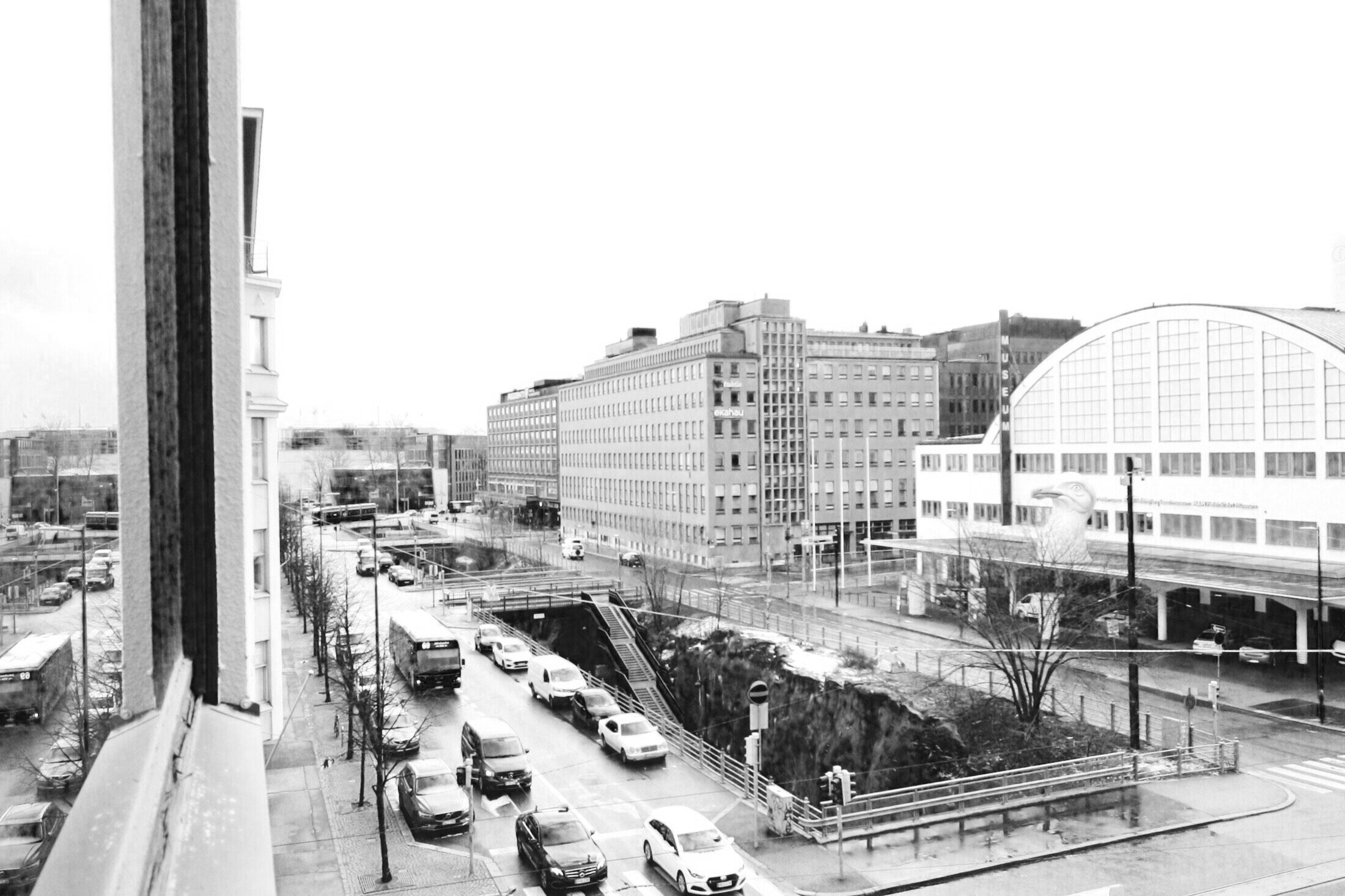 Boffice - näkymä edullisen oman toimiston ikkunasta Helsingin Kampissa