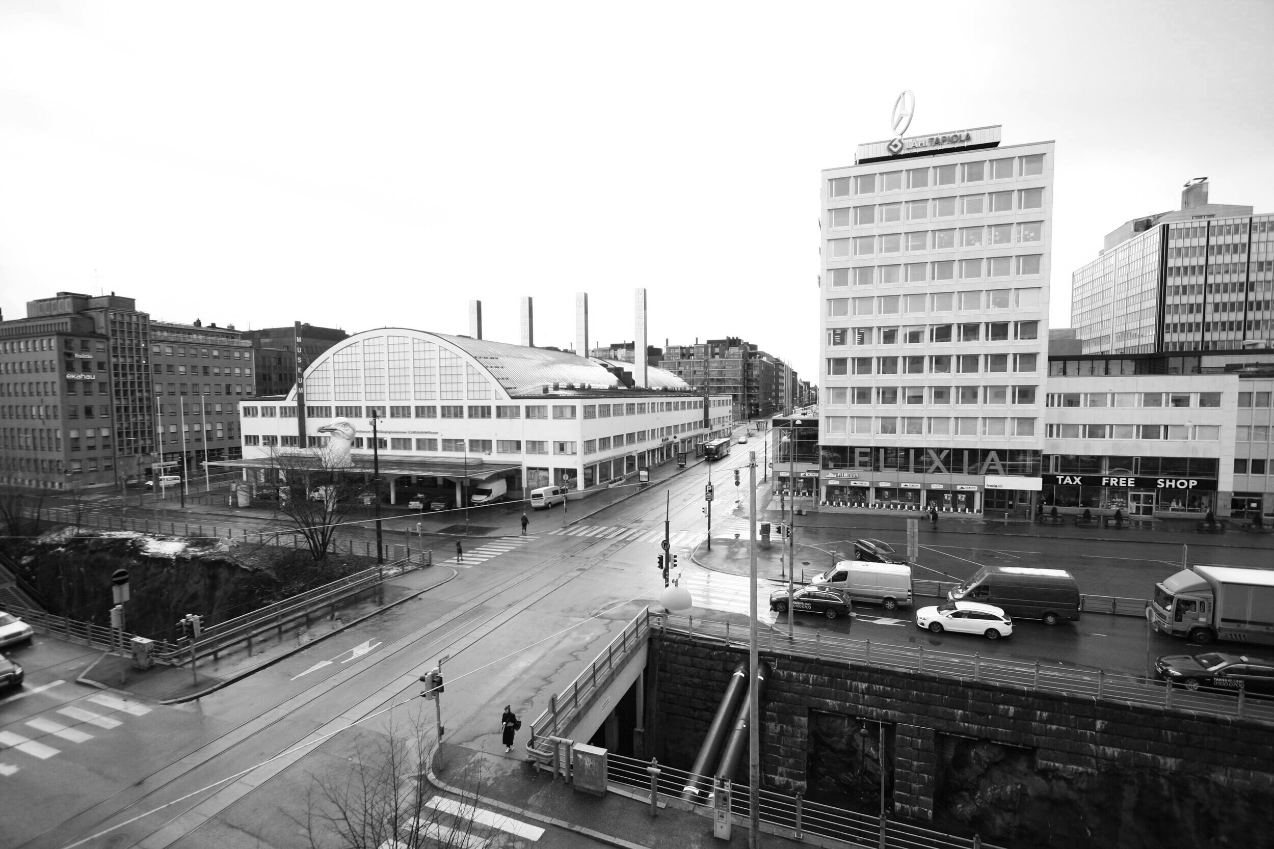 Boffice - näkymä edullisen oman toimiston ikkunasta Helsingin Kampissa