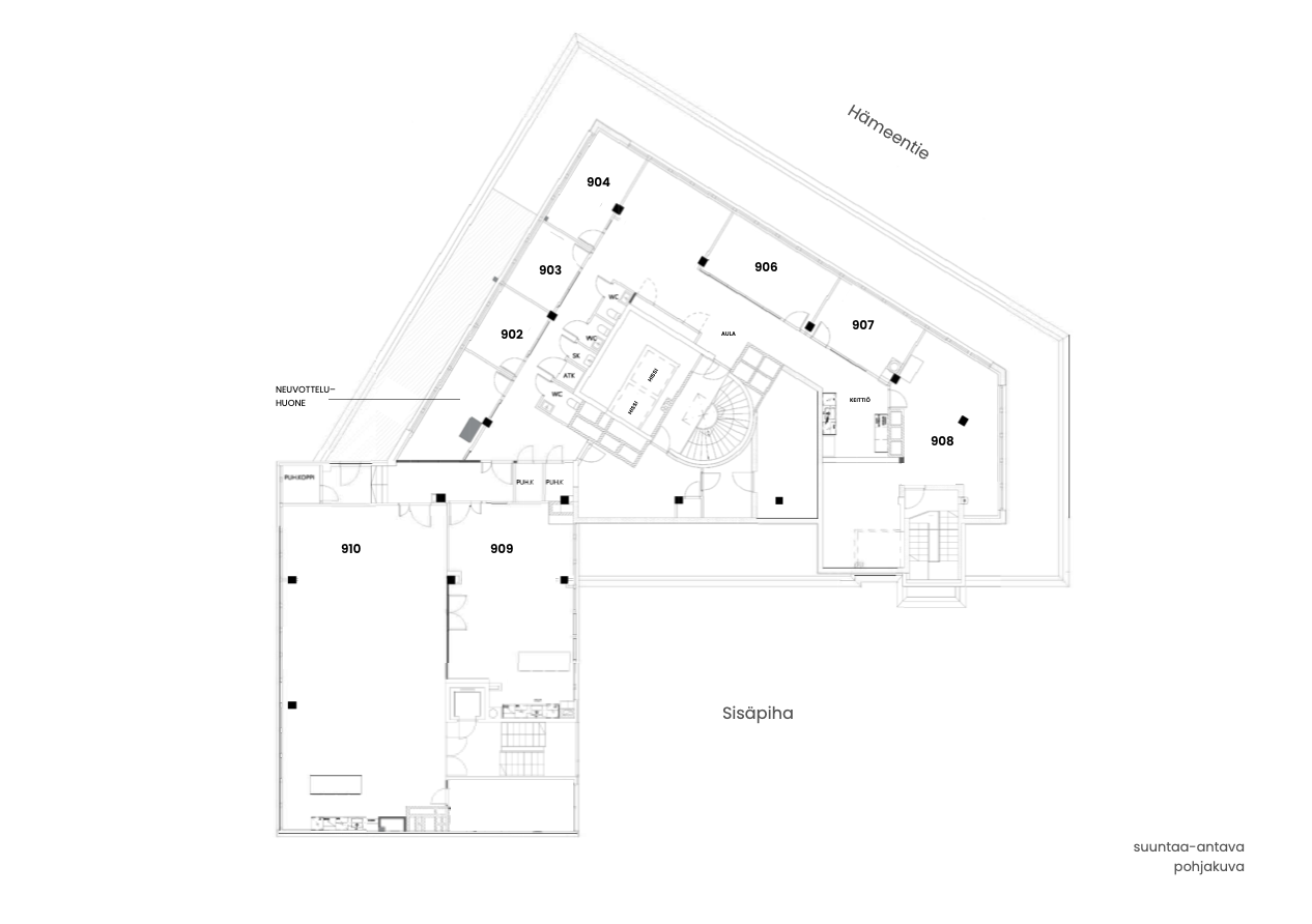 Tämä on Boffice Sörnäisen 9. kerroksen toimiston pohjapiirustus, jossa on huoneita, wc-tiloja, keittiö, neuvotteluhuoneita, eteisaula ja eri sisäänkäyntejä, sekä porrashissit merkattu.