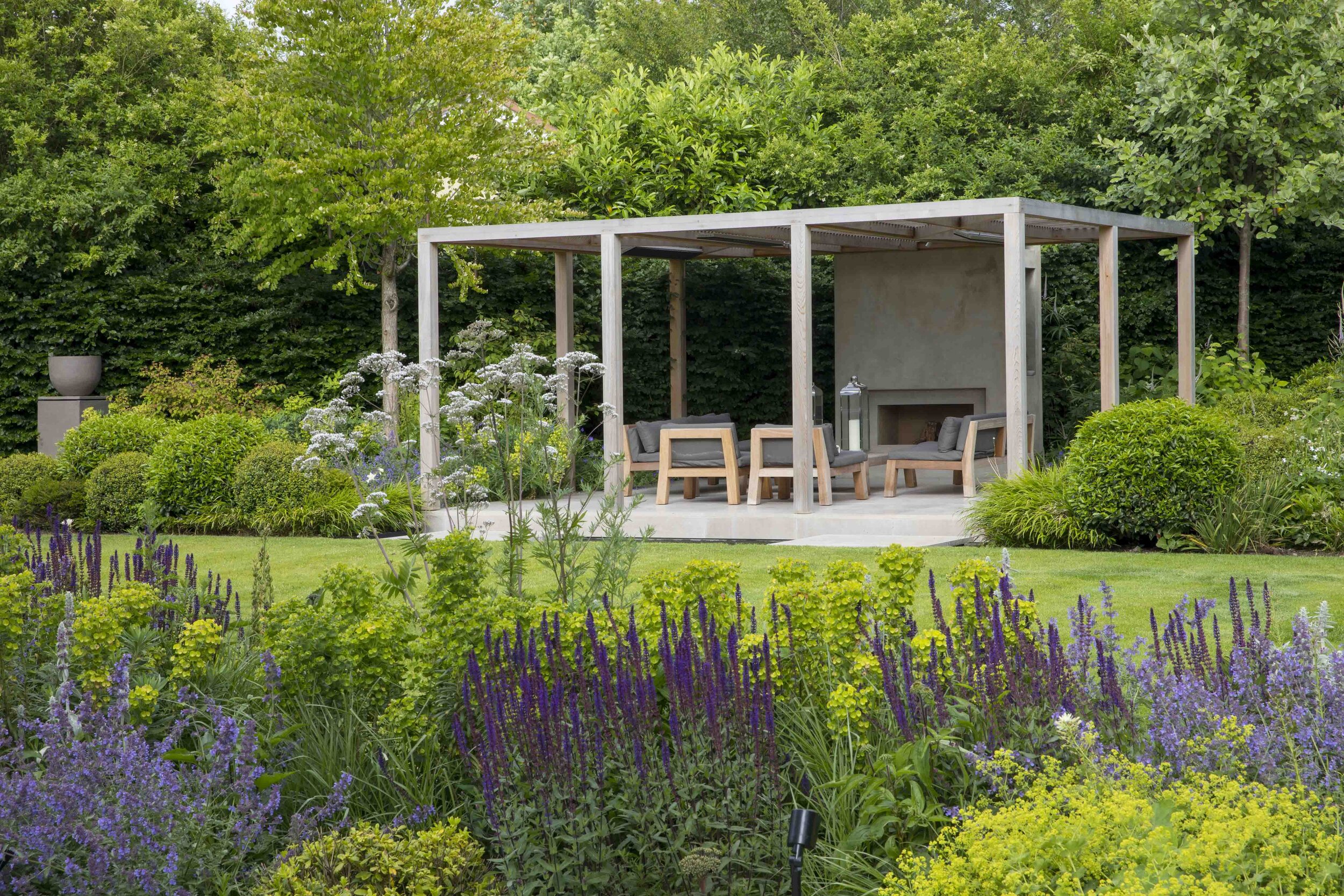 Oxshott country garden by Kawauchi Rowe with formal hardscaping softened by planting