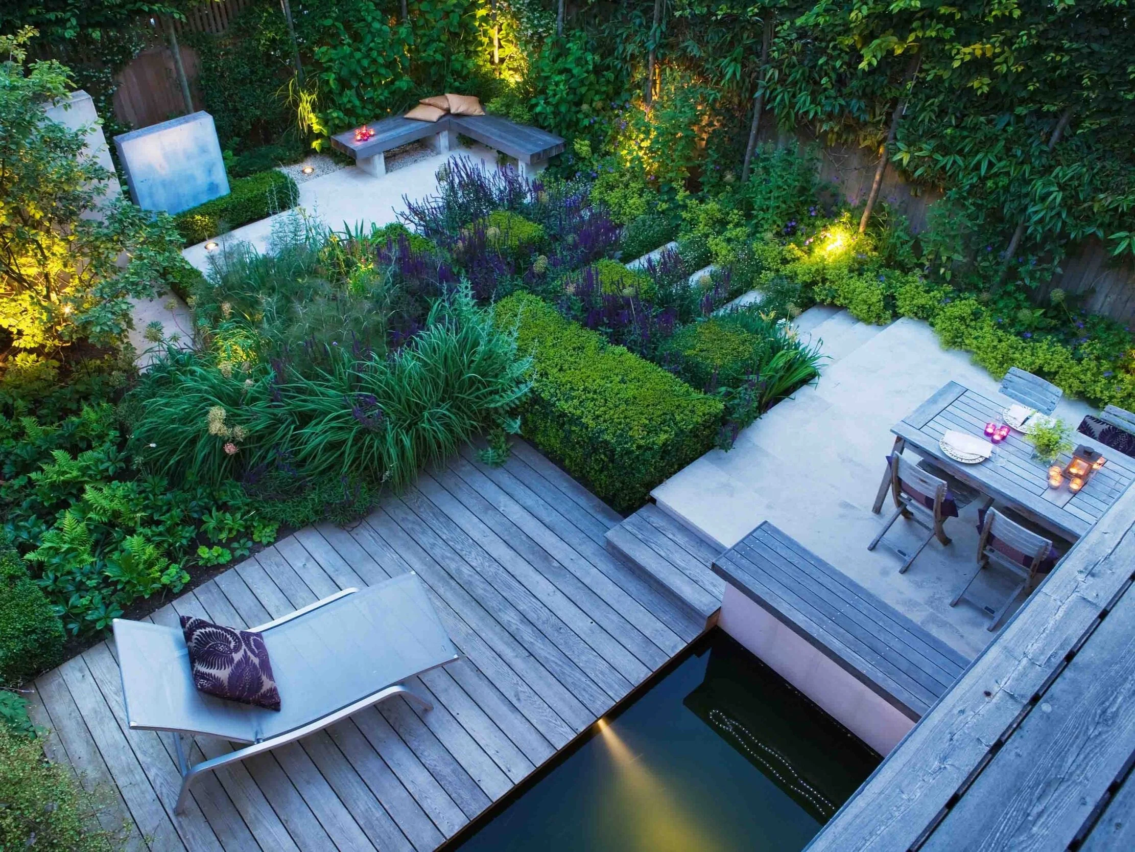 Duke garden by Kawauchi Rowe showing strong hardscape structure and architectural bones Photo © Clive Nichols