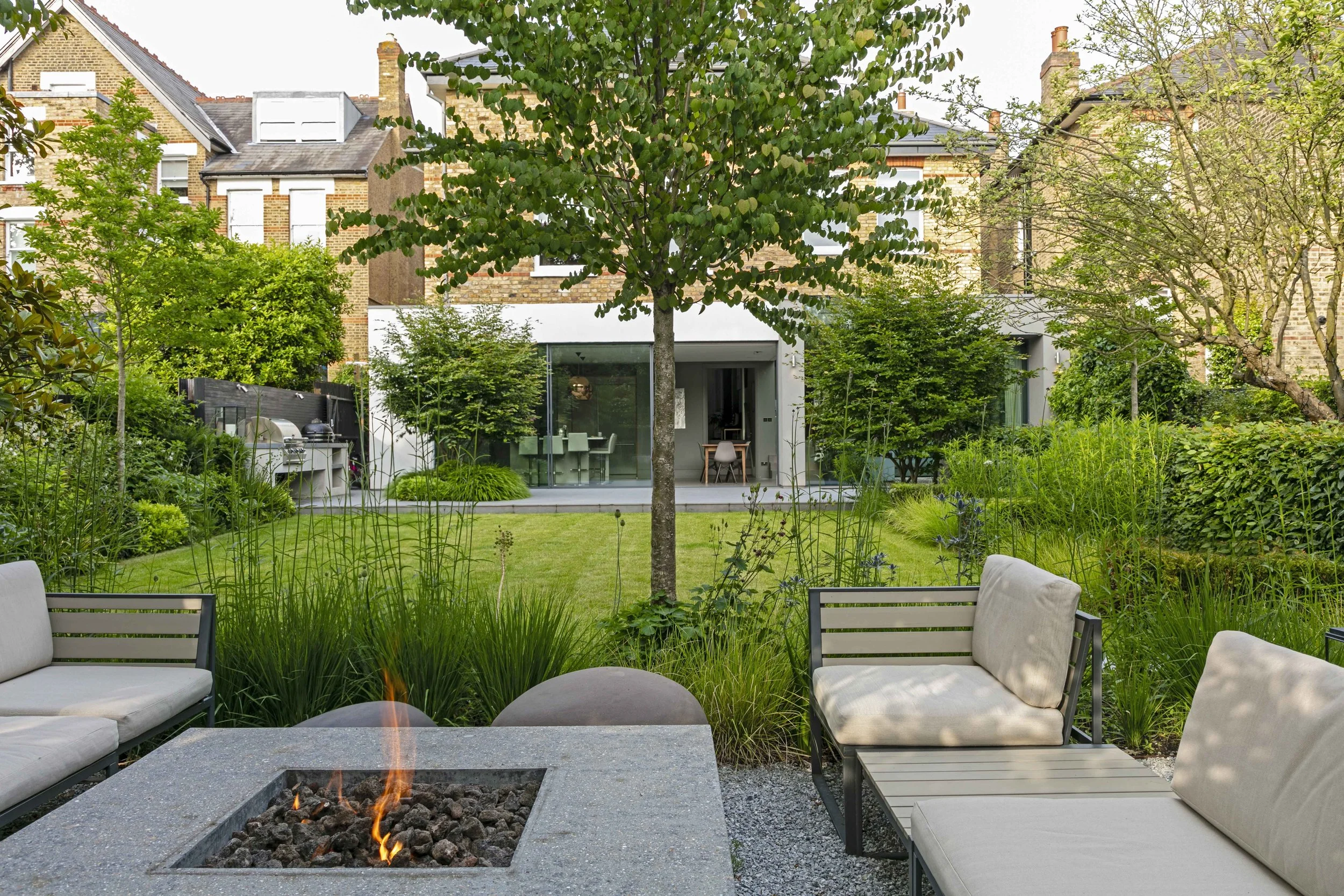 Alleyn garden by Kawauchi Rowe designed to mirror and complement the interior architecture Photo © James Kerr