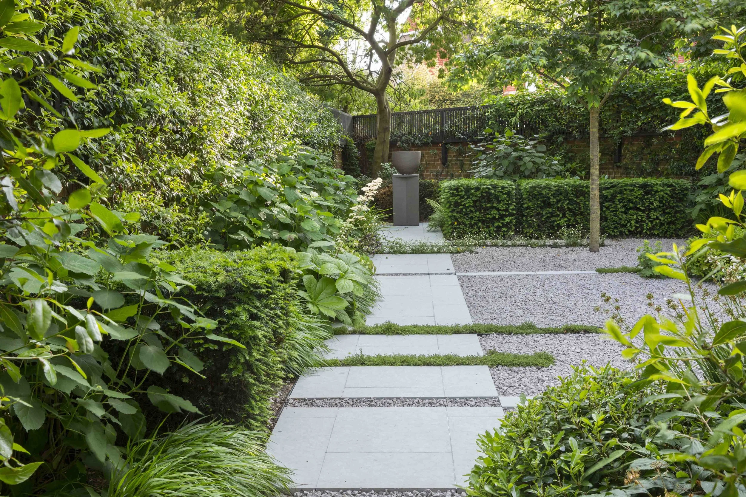 Chiswick courtyard garden designed by Kawauchi Rowe — compact West London garden