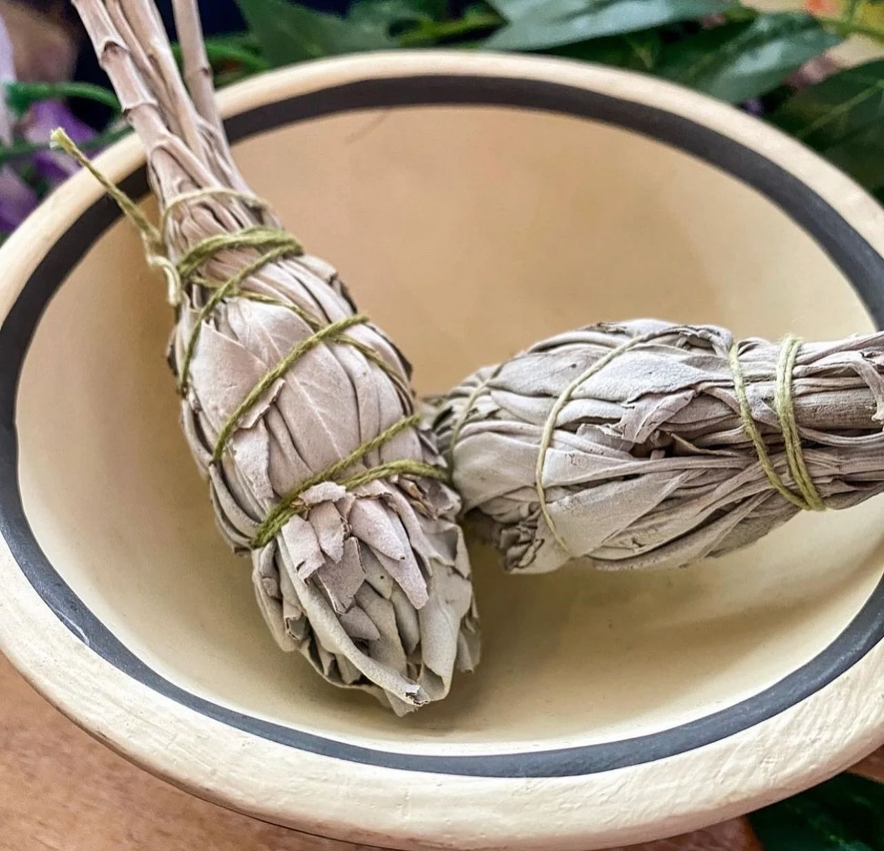 White sage back in stock 🌿 cleanse your space or environment of negative energy, to generate wisdom and clarity, and to promote healing.
•
•
•
•
•
#fairy #fairies #magic #magichappenshere #mythsandlegends #thefairyshop #gisb