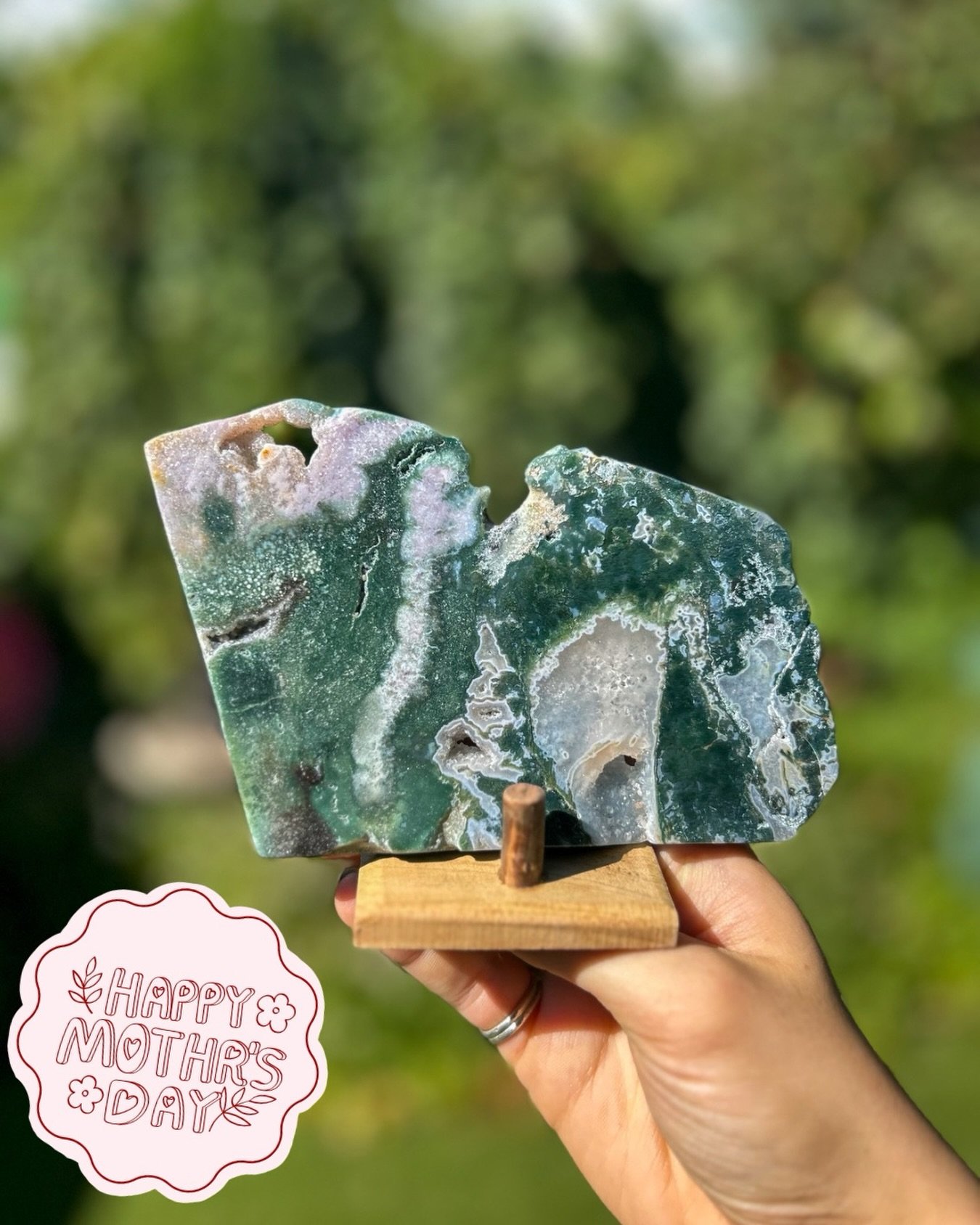 Mothers Day gift ideas 💕From calming energy to beautiful keepsakes, there&rsquo;s something special for every crystal-loving mum this Mother&rsquo;s Day ✨💚