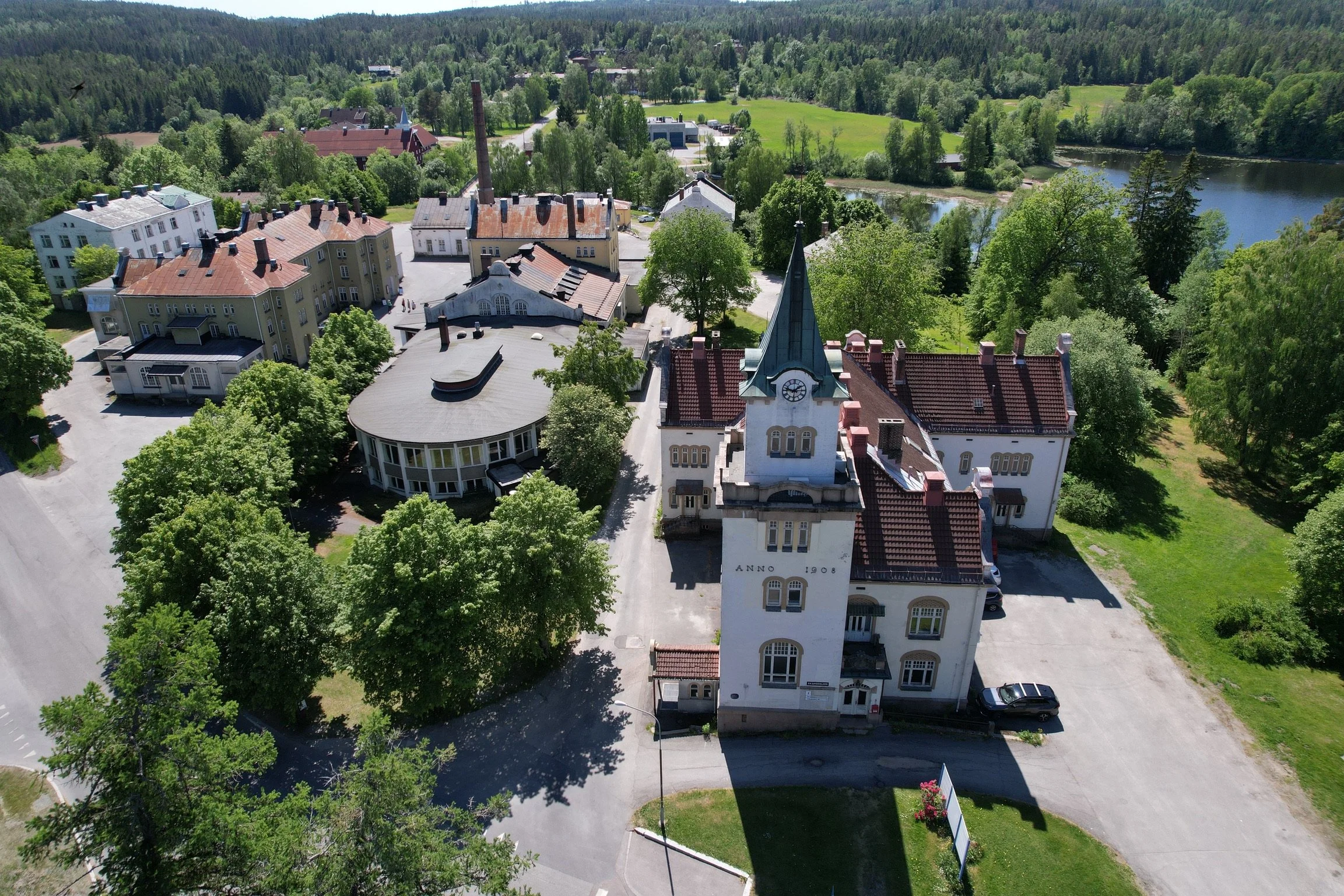 Dronefoto Dikemark krediteres Kunstordningen i Asker.jpg
