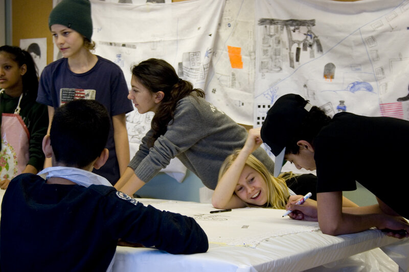 Workshop med Øyvind Torseter og Kristine Fornes for ungdom på Grorud skole. Foto: Anita Hillestad