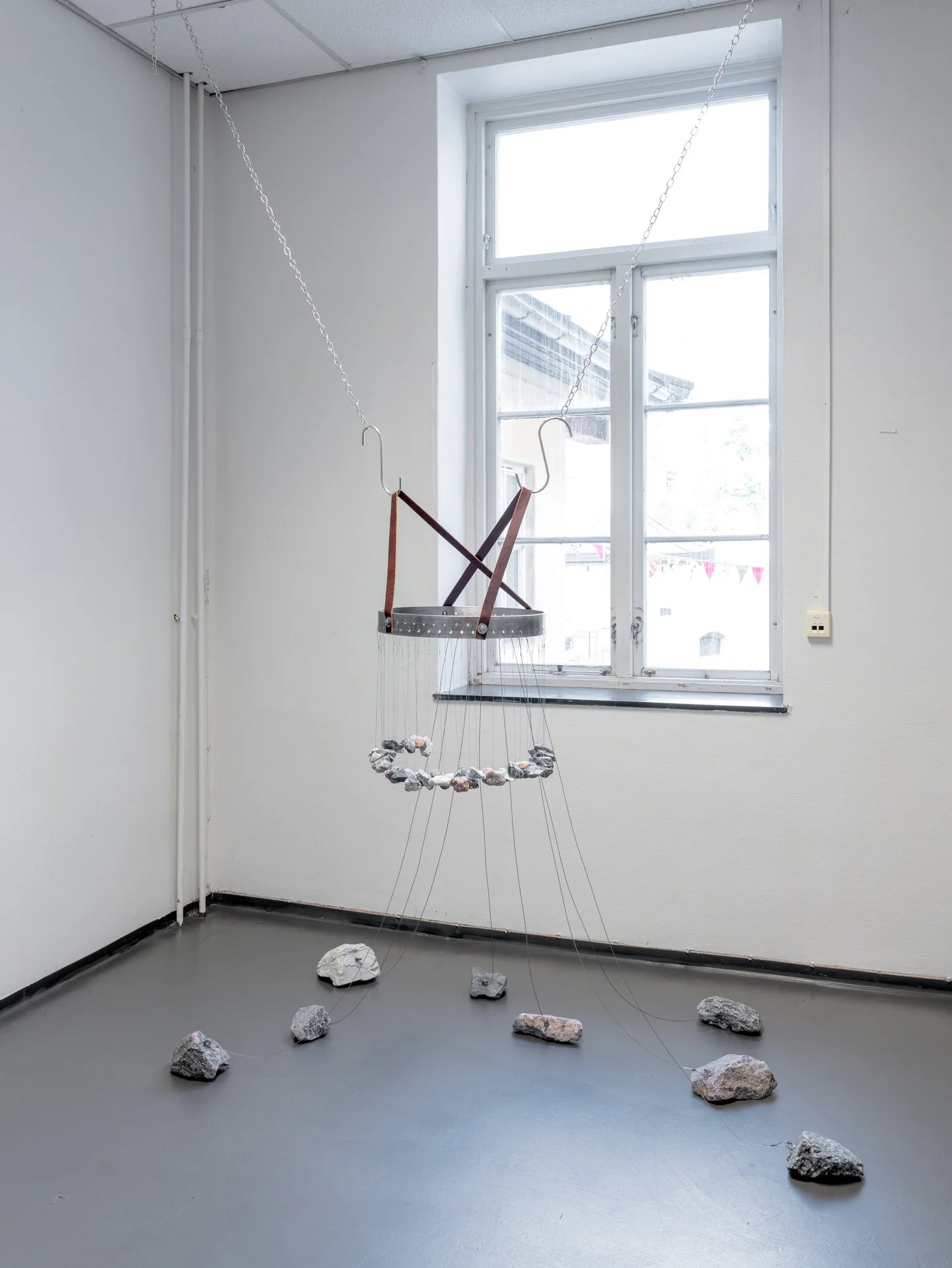 "Kroppsinstrument #6 (Steinar)" av Marte Dahl