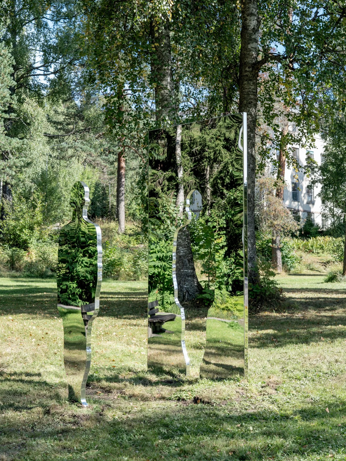 "EN REFLEKSJON OVER EN REFLEKSJON" av Axel Wolf