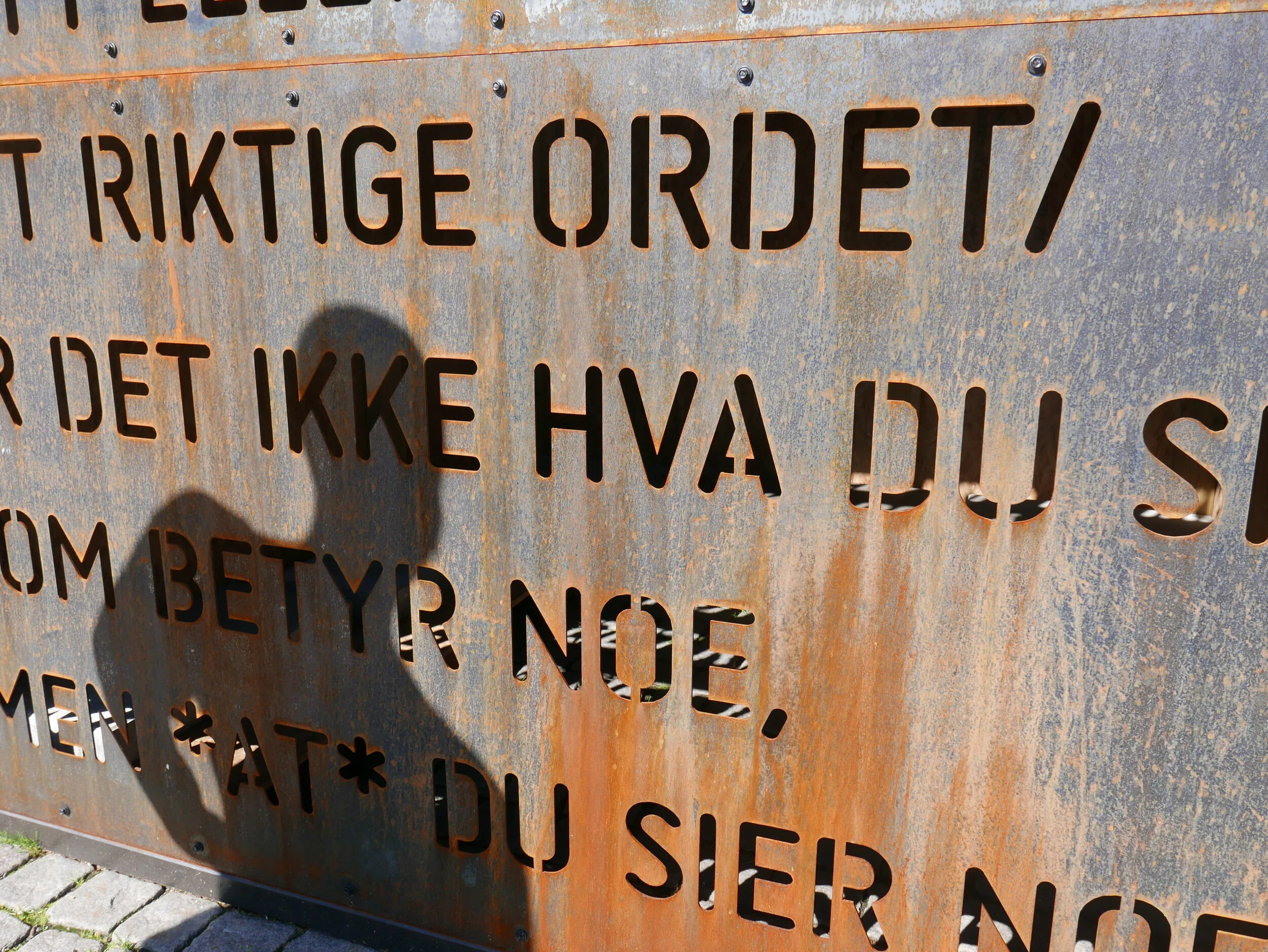 Andre si det  - en ordkube for gatepoesi