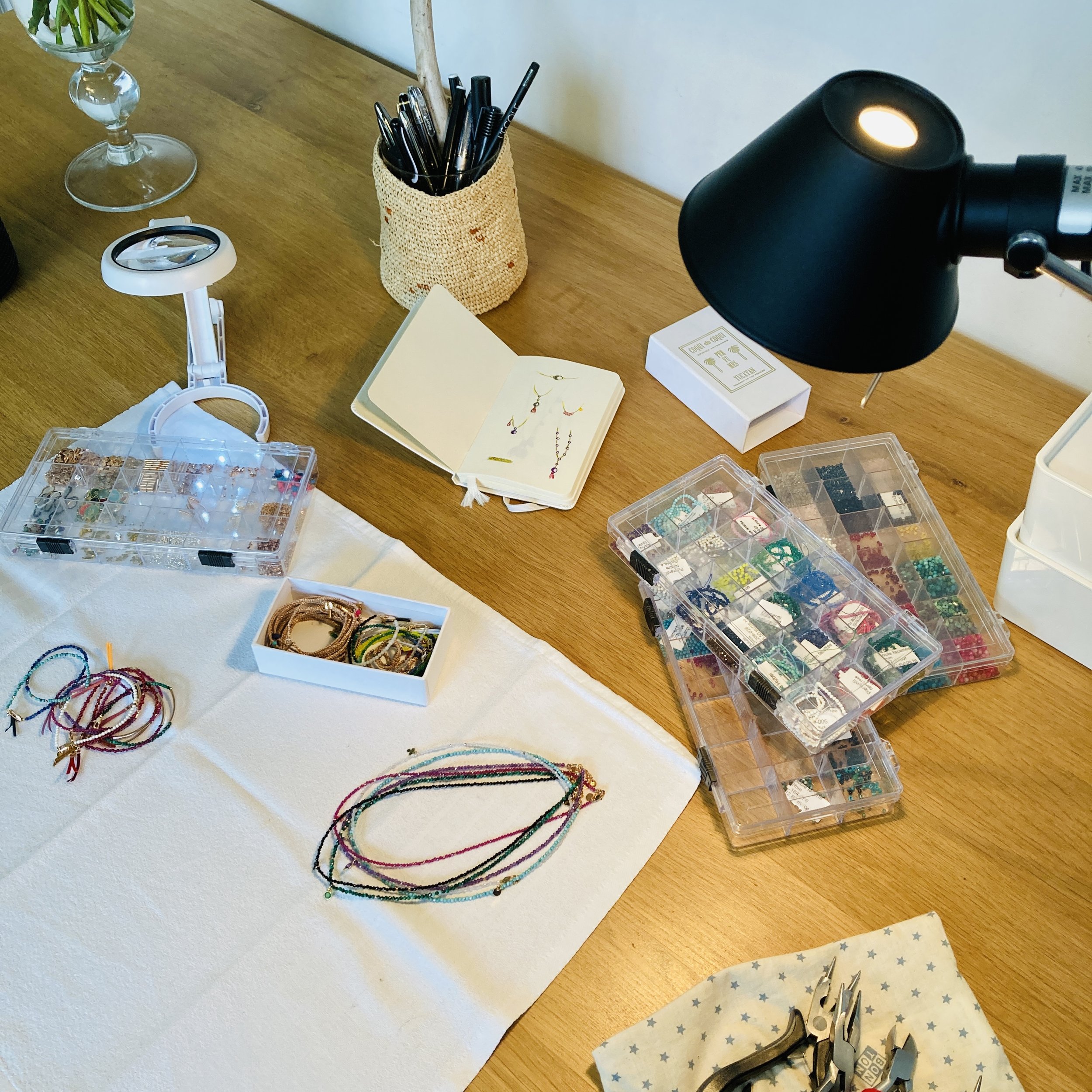 Des bijoux fantaisie sur mesure faits à Paris, c’est le pari de 32décembre bijoux. 