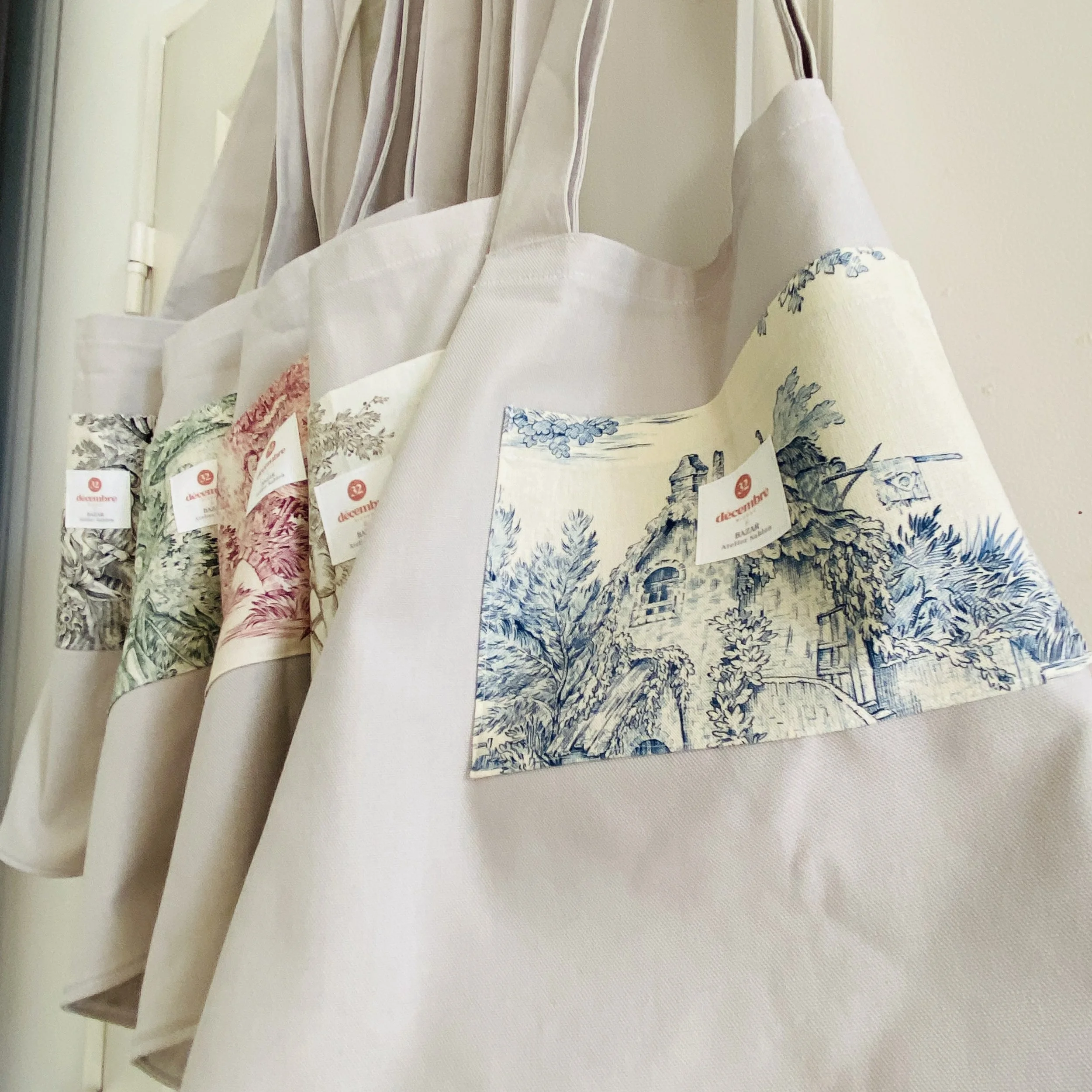 32décembre bijoux lance Maison32 avec sa collection capsule de tote bag élégant et fonctionnel.