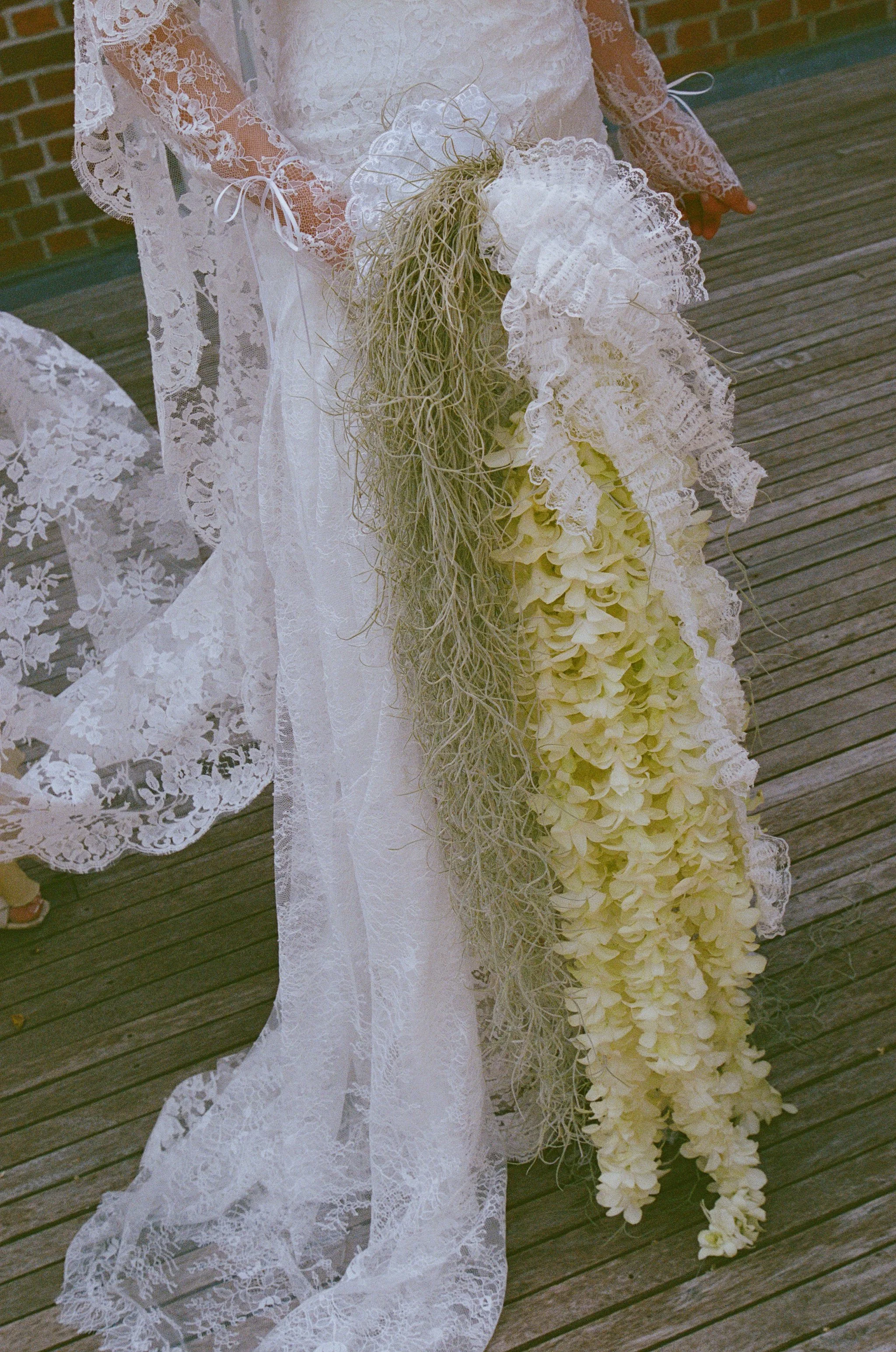 LEI & J - LADBROOK HALL