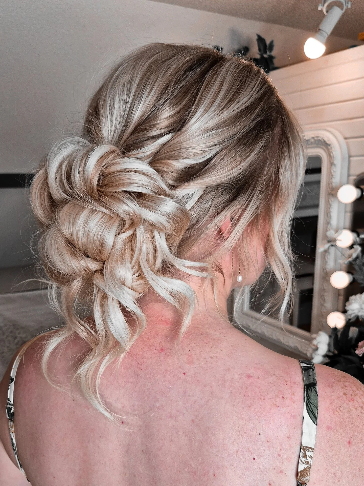 Client&rsquo;s ... Don&rsquo;t be deceived 😆
We added a lot of hair extensions to create this full bun!

I don&rsquo;t always recommend extensions as they&rsquo;re not always necessary or a client&rsquo;s preference. It really depends on your natura