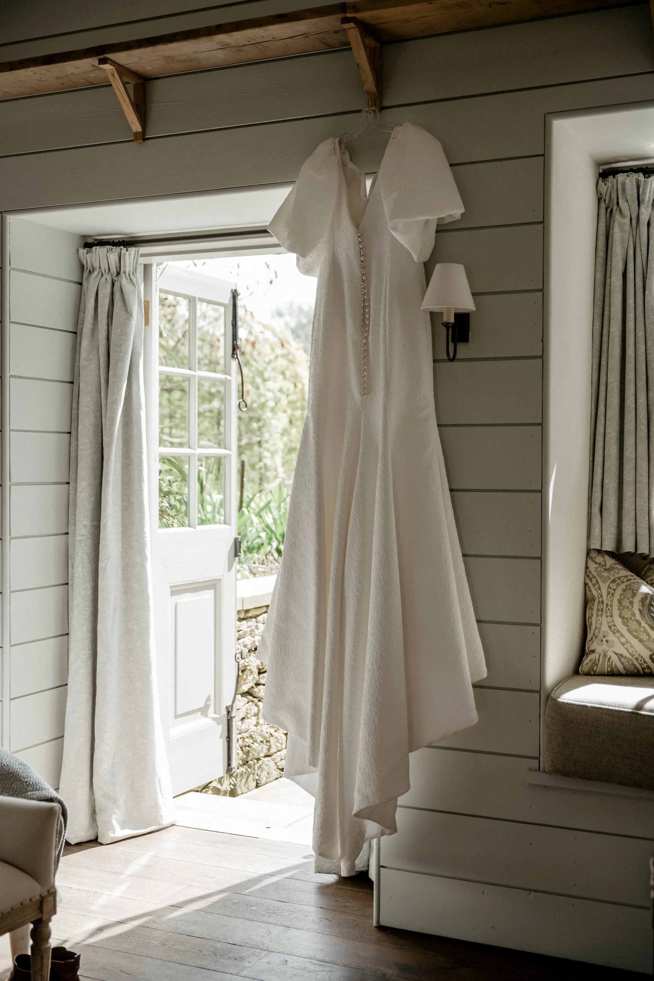 middleton-lodge-bridal-suite-wedding-dress.webp