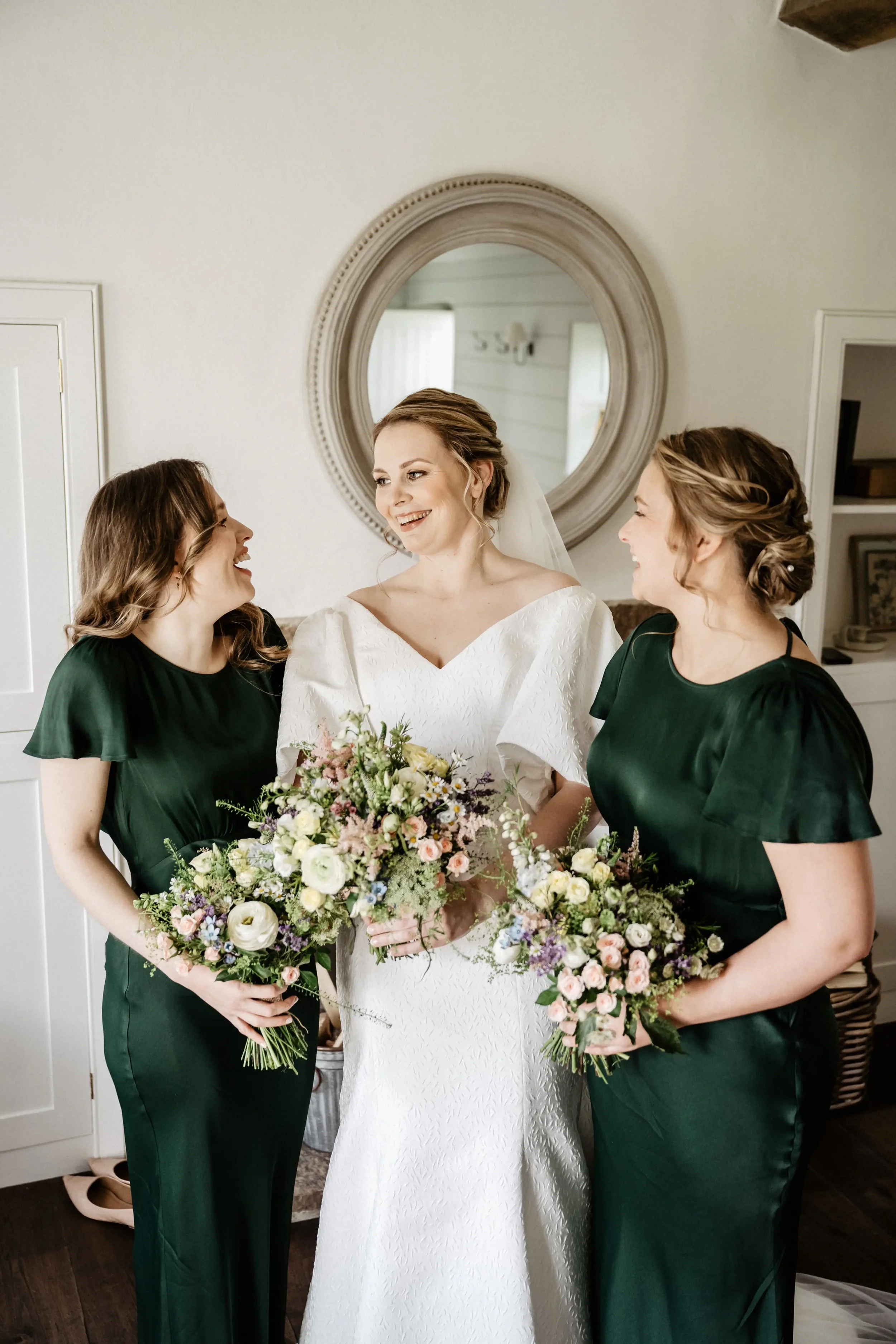 middleton-lodge-bridal-suite-bridemaids-wedding-photography.webp