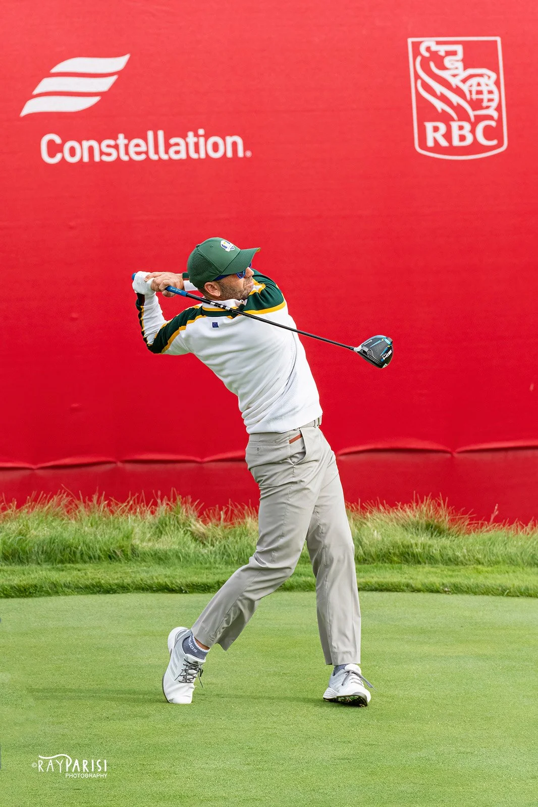 Sergio Garcia Swinging 02 9-22-01 W.jpg