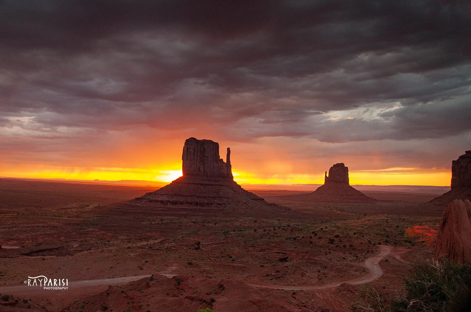 Monument Valley Sunrise 711 W.jpg