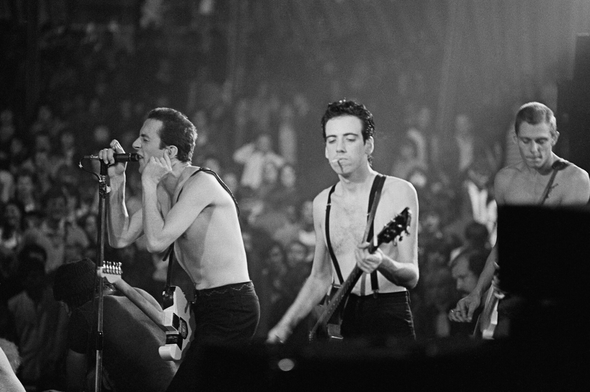 The Clash 7  - Joe Strummer Mick Jones & Paul Simonon Théâtre de Verdure Nice 1980 HD.jpg