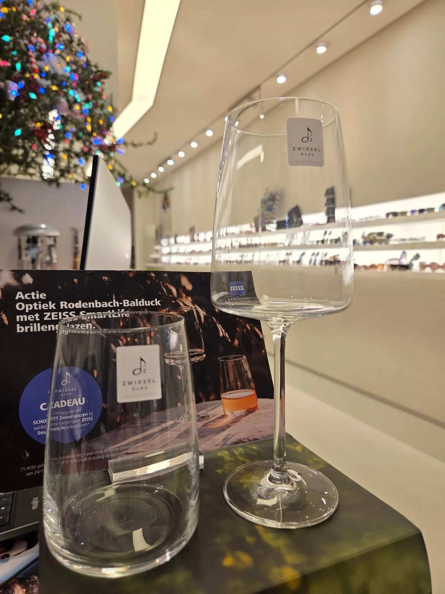 Nieuwjaarsgeschenk tem 15 januari 2026.

Bij aankoop van Zeiss SmartLife brilleglazen,  ontvangt u een set Schott Zwiesel wijn of water glazen🥂

#nieuwjaar #geschenk #schottzwiesel #zeiss #veurne