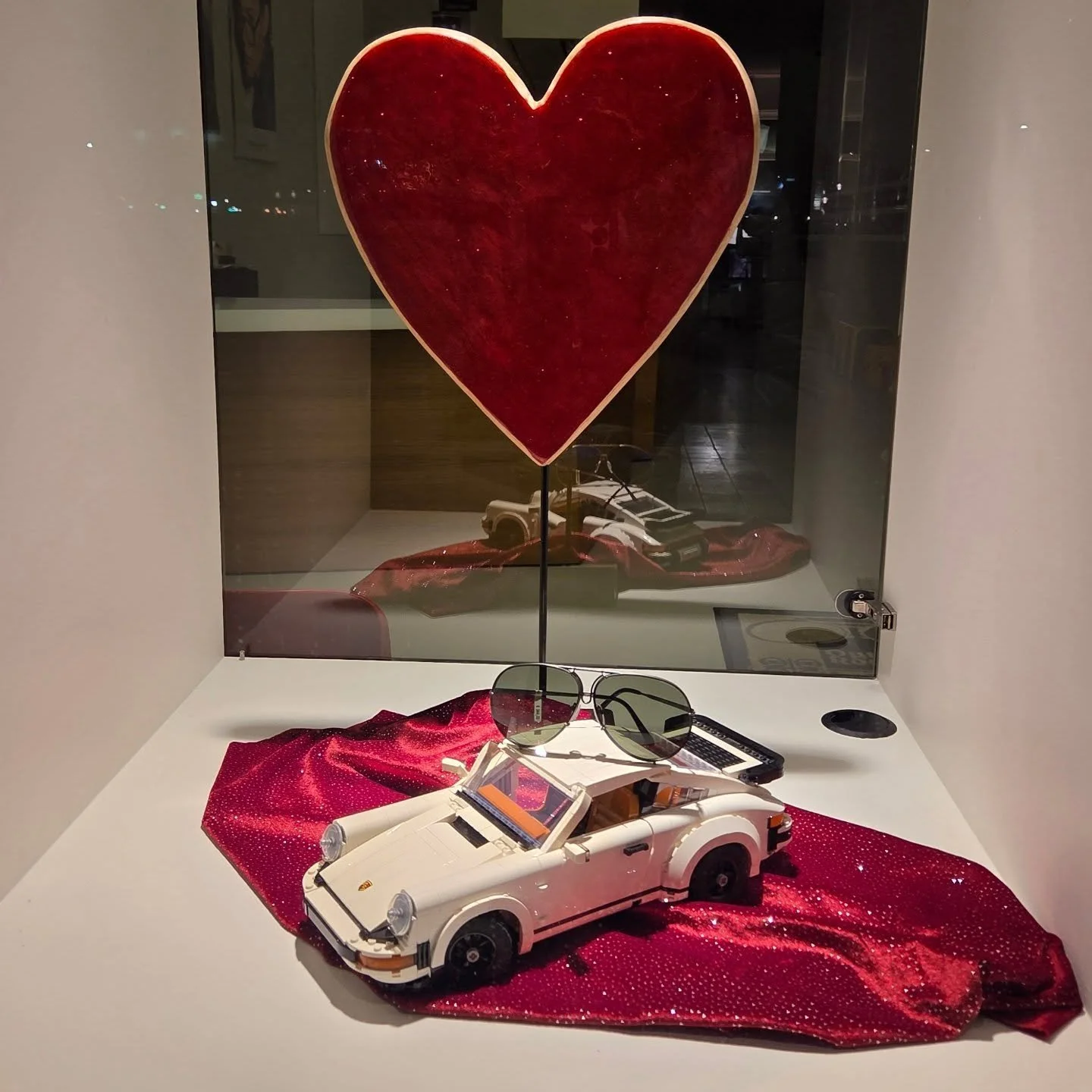 Love my job ❤️

Benieuwd naar onze nieuwe etalage 😉

#Veurne #etalage #new