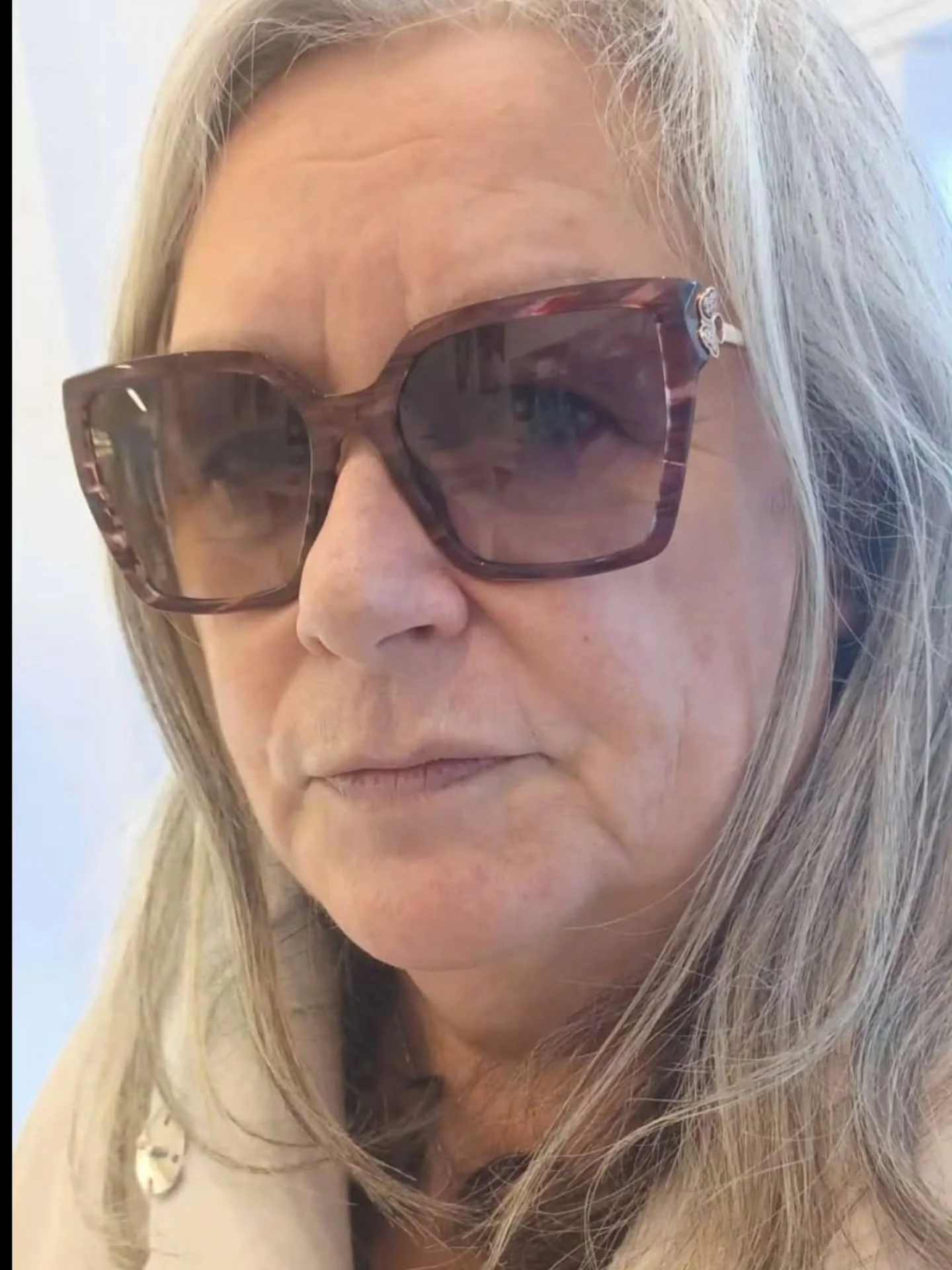 Op deze foto, rockt onze klant haar nieuwe zonnebril alsof ze net uit een fashion shoot stapt 📸

#modelshoot #chopard #zonneglasacties