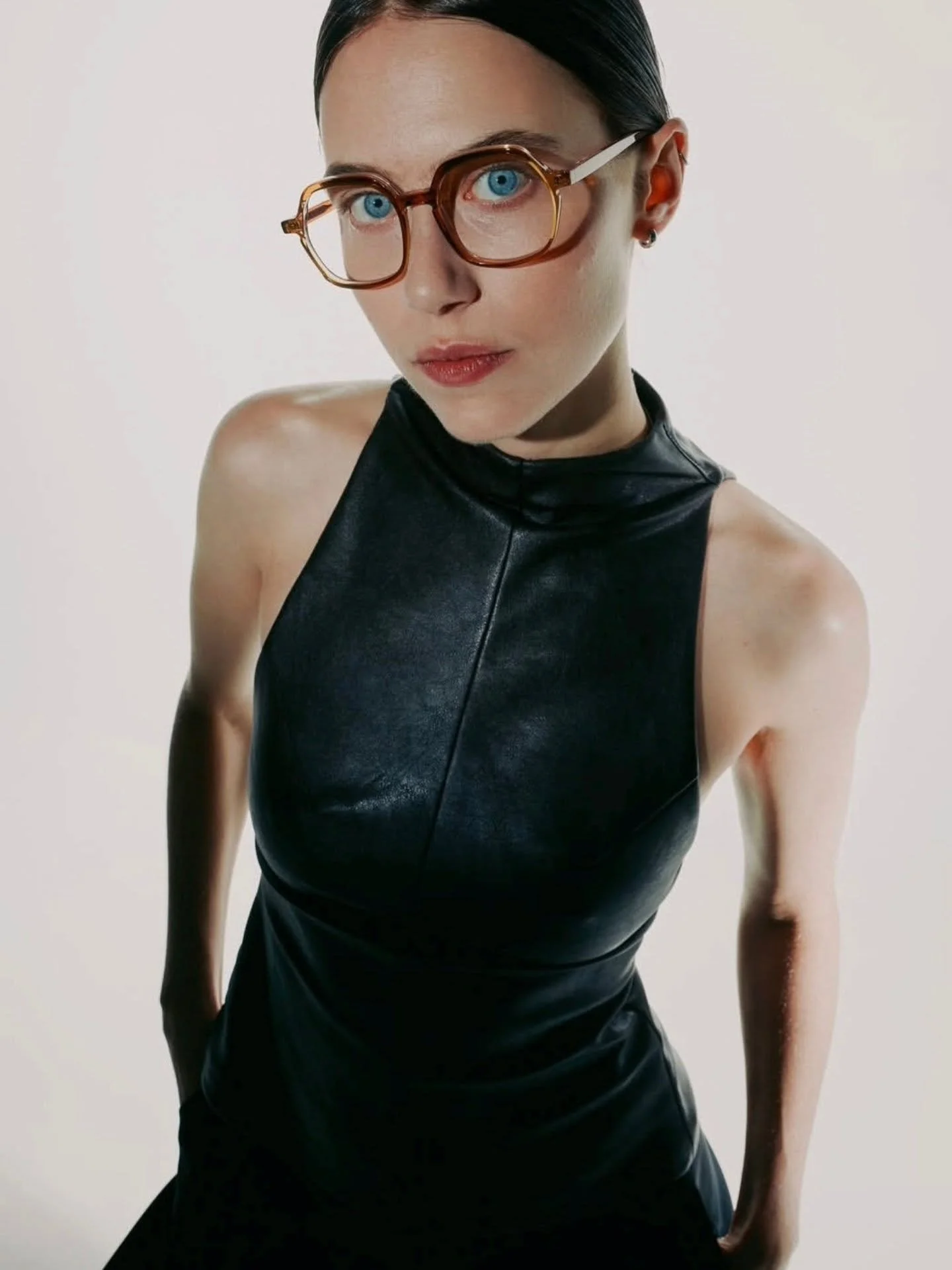 Stijlvol een bril dragen. Natan Eyewear 🇧🇪