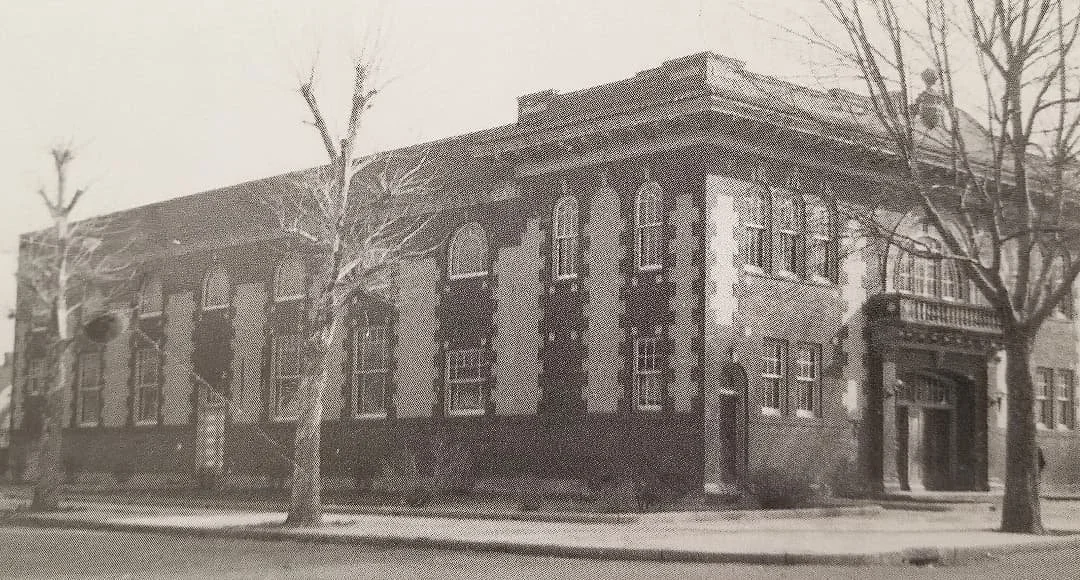 111 years ago today, the Roebling Auditorium opened its doors for the first time! 🎭🍿

The auditorium was built in 1915, offering town residents a space for entertainment. It was one of the first buildings in the United States with air conditioning,