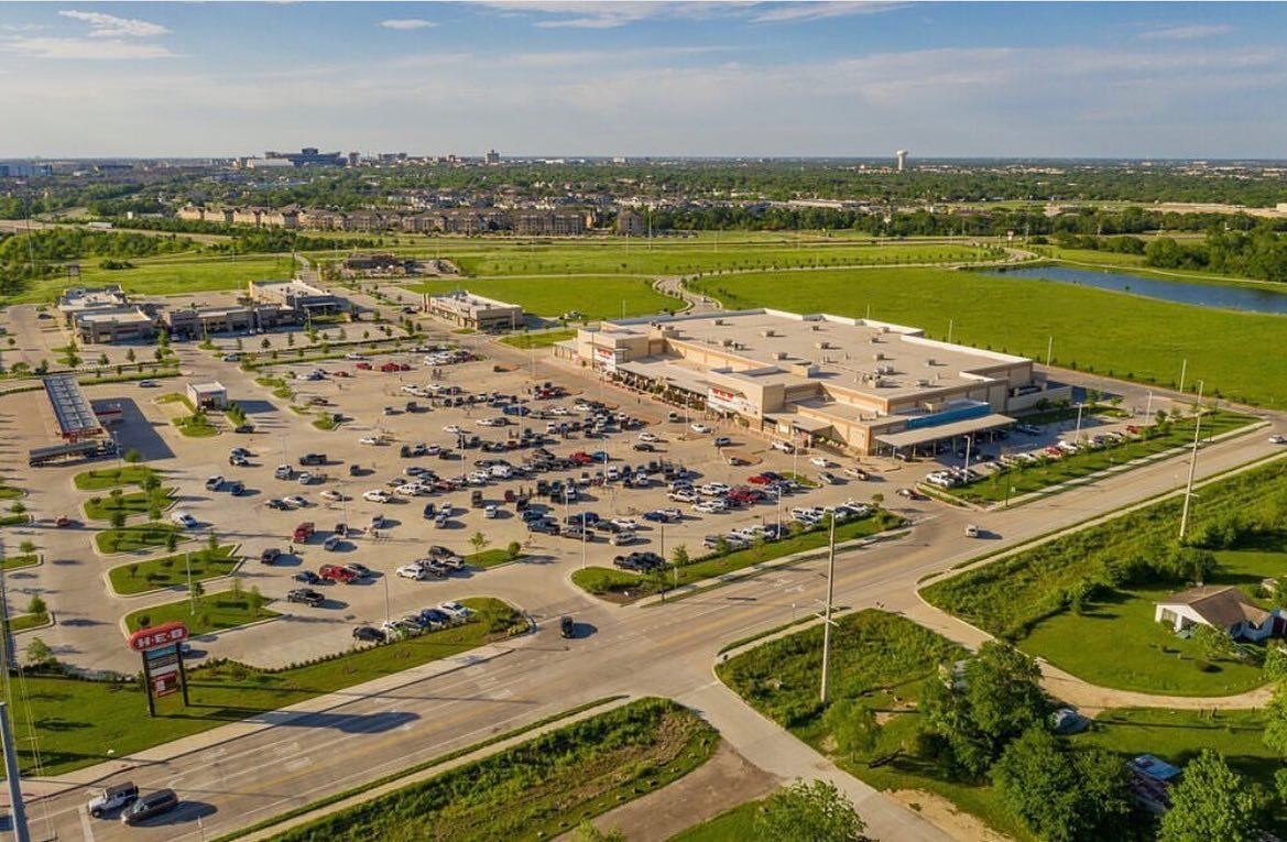 Happy #LaborDay! Come close it out at Jones &mdash; we are open!
📸: @benporterphotography
.
.
.
@jonescrossingtx #JonesCrossingTX #JonesCrossing #CollegeStation #CollegeStationTexas #CollegeStationTX #Texas #TX #texaslife #Shopping #Food #community 