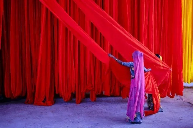 H&amp;M Group pilots waterless dyeing tech to reduce environmental impact