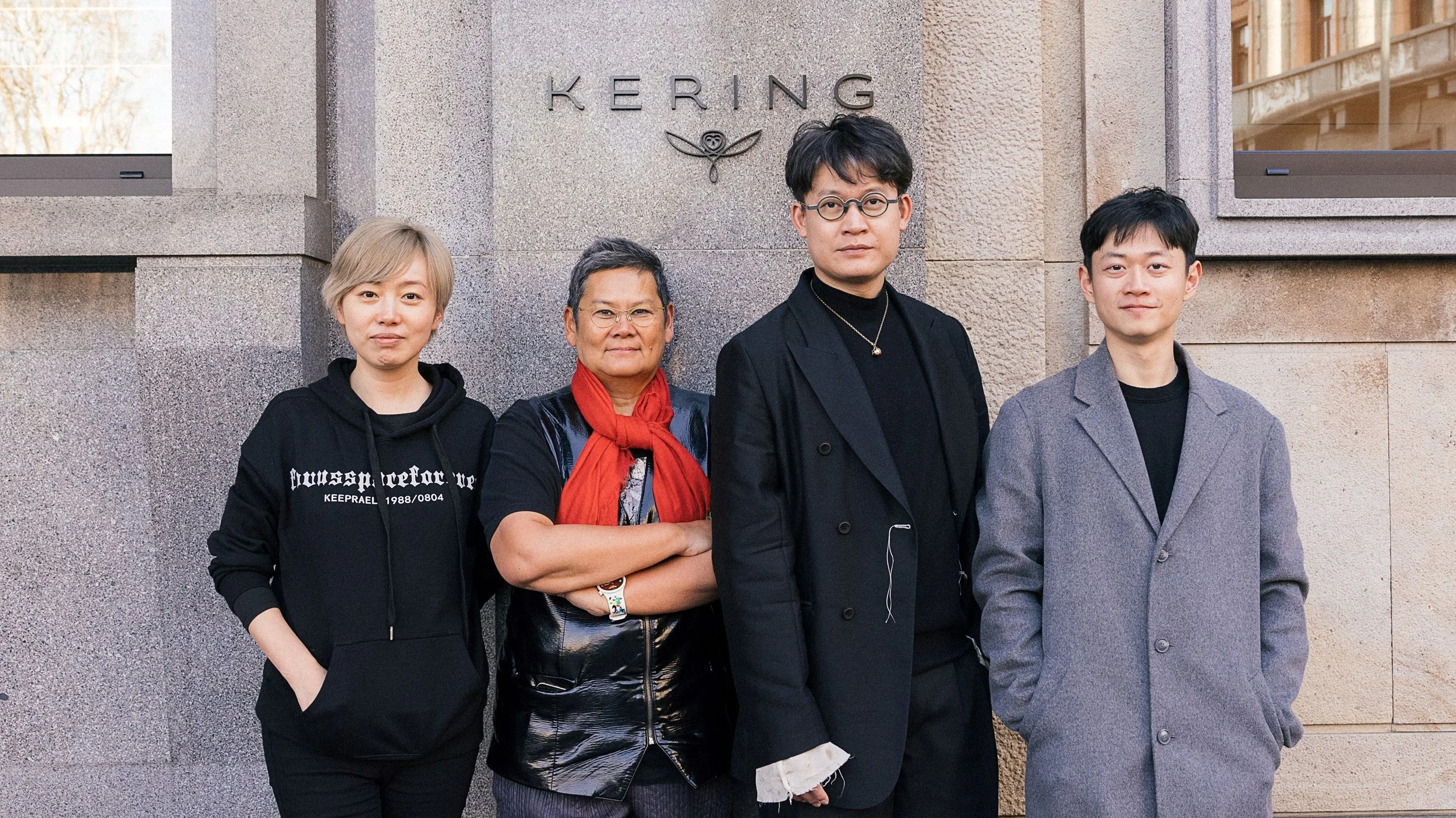 第三届开云可持续创新先锋奖前三甲企业参观开云集团米兰办公室从左至右依次为：绱佳网络创始人严懿；祎设计联合创始人郑祎、尹一；微构工场创新中心副总监曹铭楷.jpg