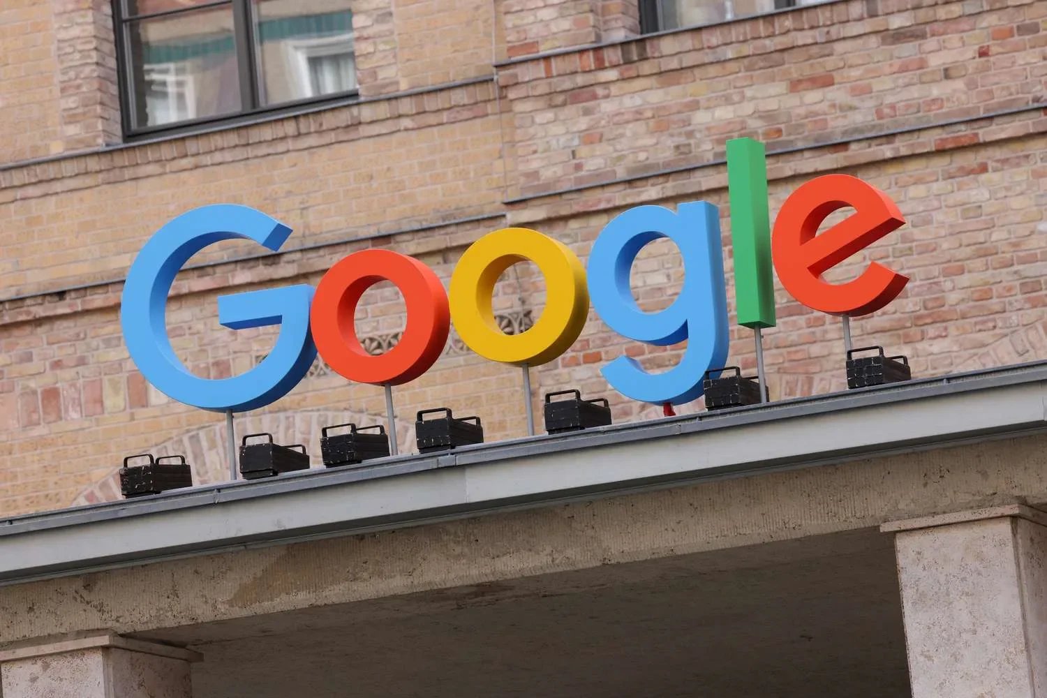 Google Expands Clean Energy Investments While AI Growth Drives New Climate Challenges