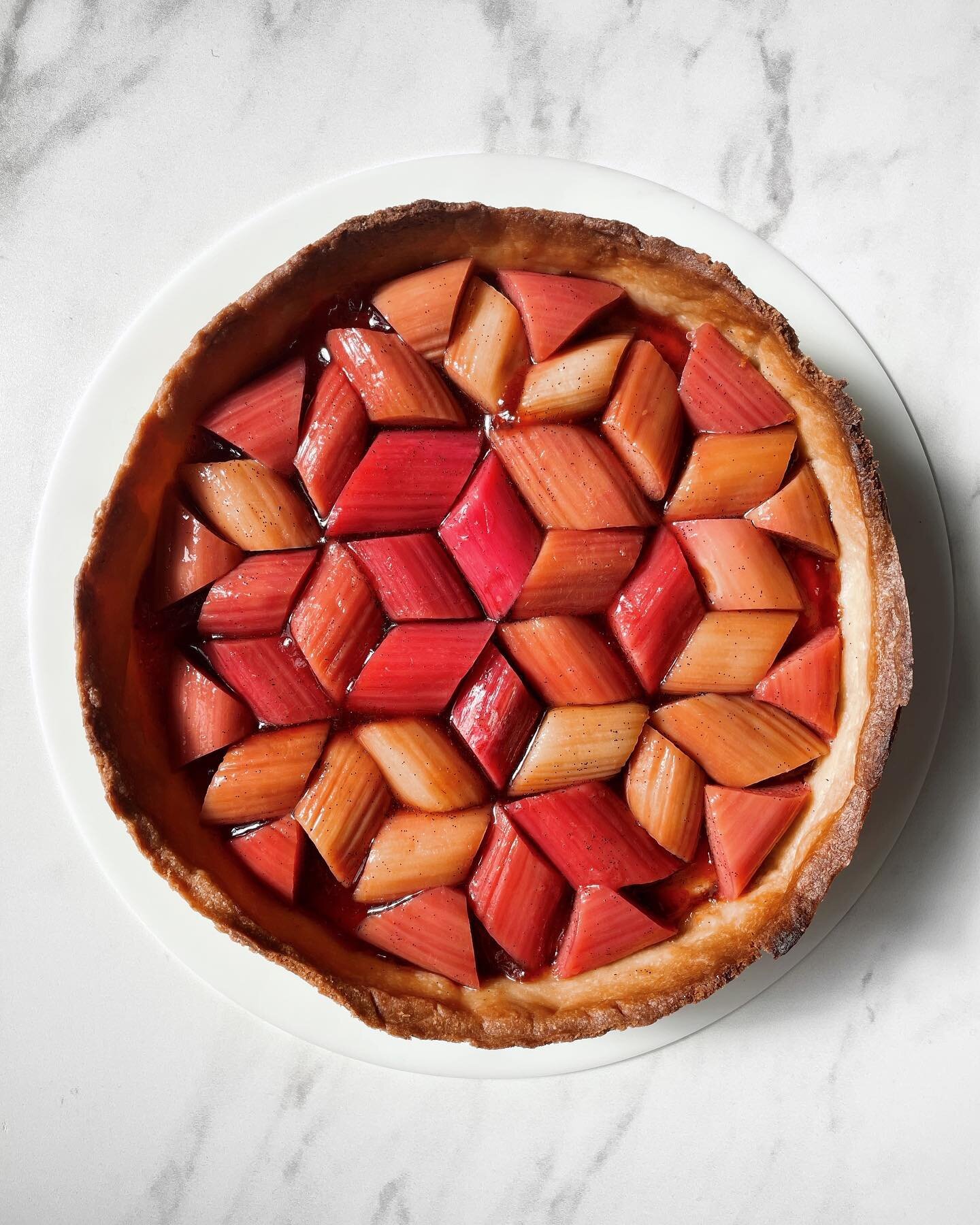 @thida.bevington&rsquo;s rhubarb frangipane tart with @doriegreenspan&rsquo;s sweet tart dough recipe from @food52 (directed to this tart dough recipe by @joyosity). This was my first time ever baking with rhubarb, and I loved how versatile it was ae