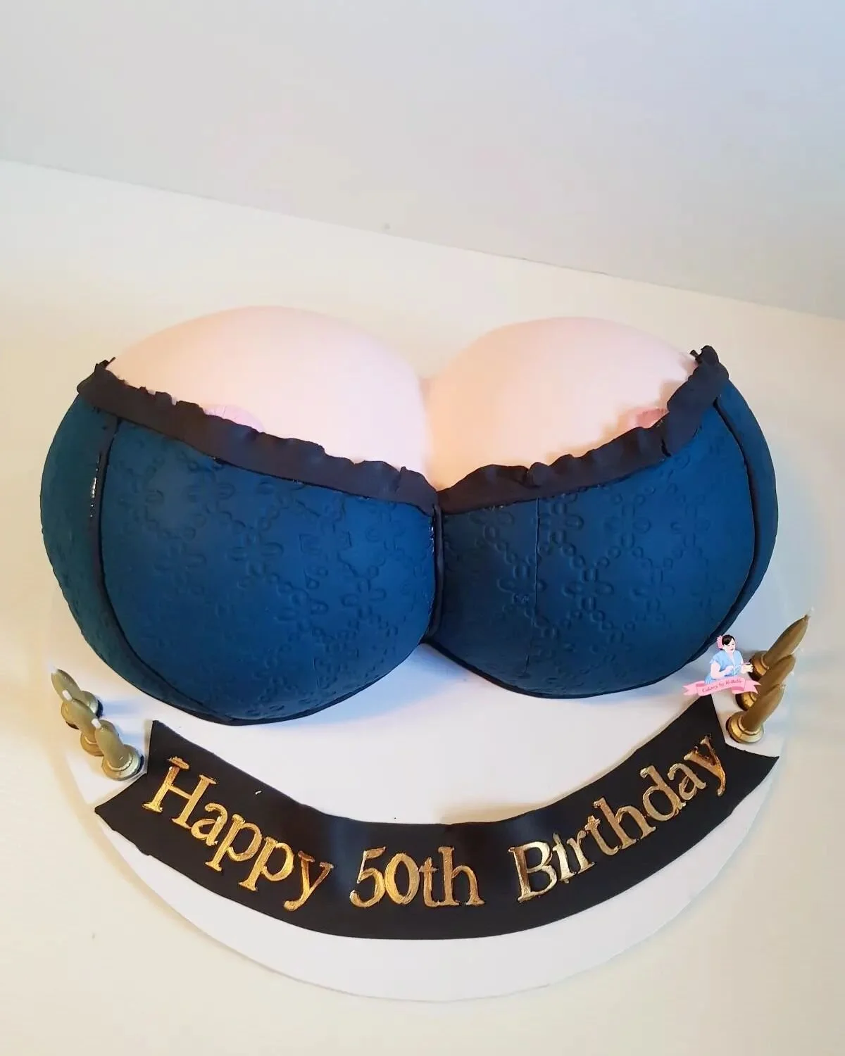 I kept this cheeky one for a late night post 

#cakerybykbelle #boobcake #boobscake #boobiecake #breastcake #titscake #tittycake #bracake #sexycake #cheekycake #sydneycakes #cakeart #cakeartist