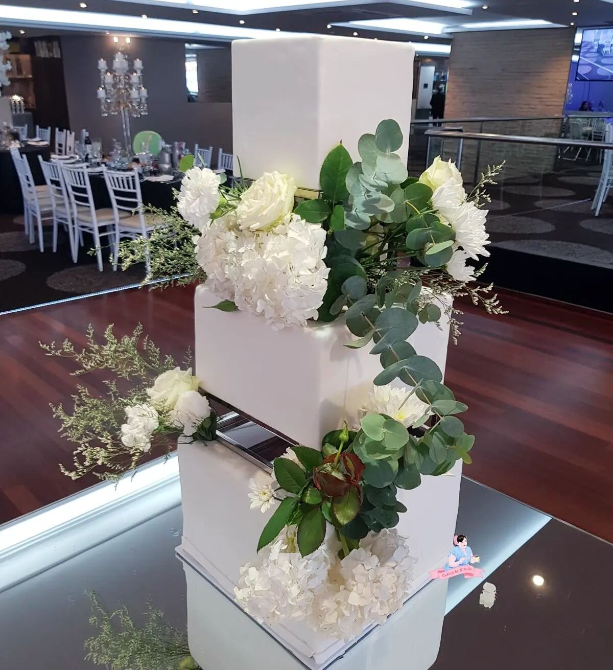 This week is a big one, it's all about weddings! 

Flowers by @verdaflore 

#cakerybykbelle #weddingcake #weddingcakessydney #wedding #weddingcakewithflowers #weddingcakes #cakeseparator #weddingcakesofinstagram #sydneyweddingcakes #sydneycakes #cake