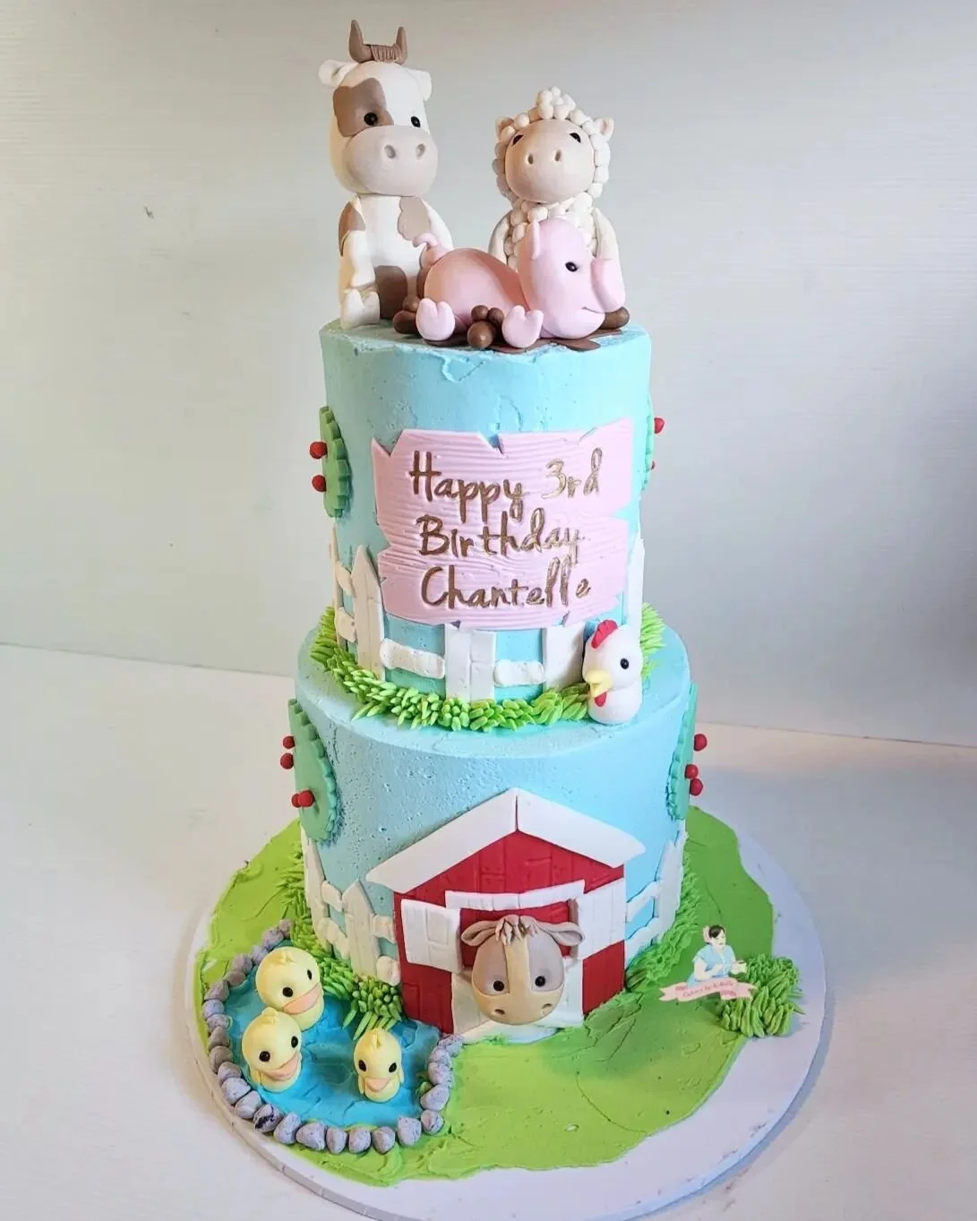 🐷🐮🐔 Chantelles farm cake! 🐥🐄🐑

#cakerybykbelle #farmcake #farmlife #farmhousecake #barncake #farmanimalcake #farmparty #farmanimals #farmanimalsofinstagram #farmanimalcakes #fondantfarmanimals #animalcake #sydneycakes #cakeart #cakeartist