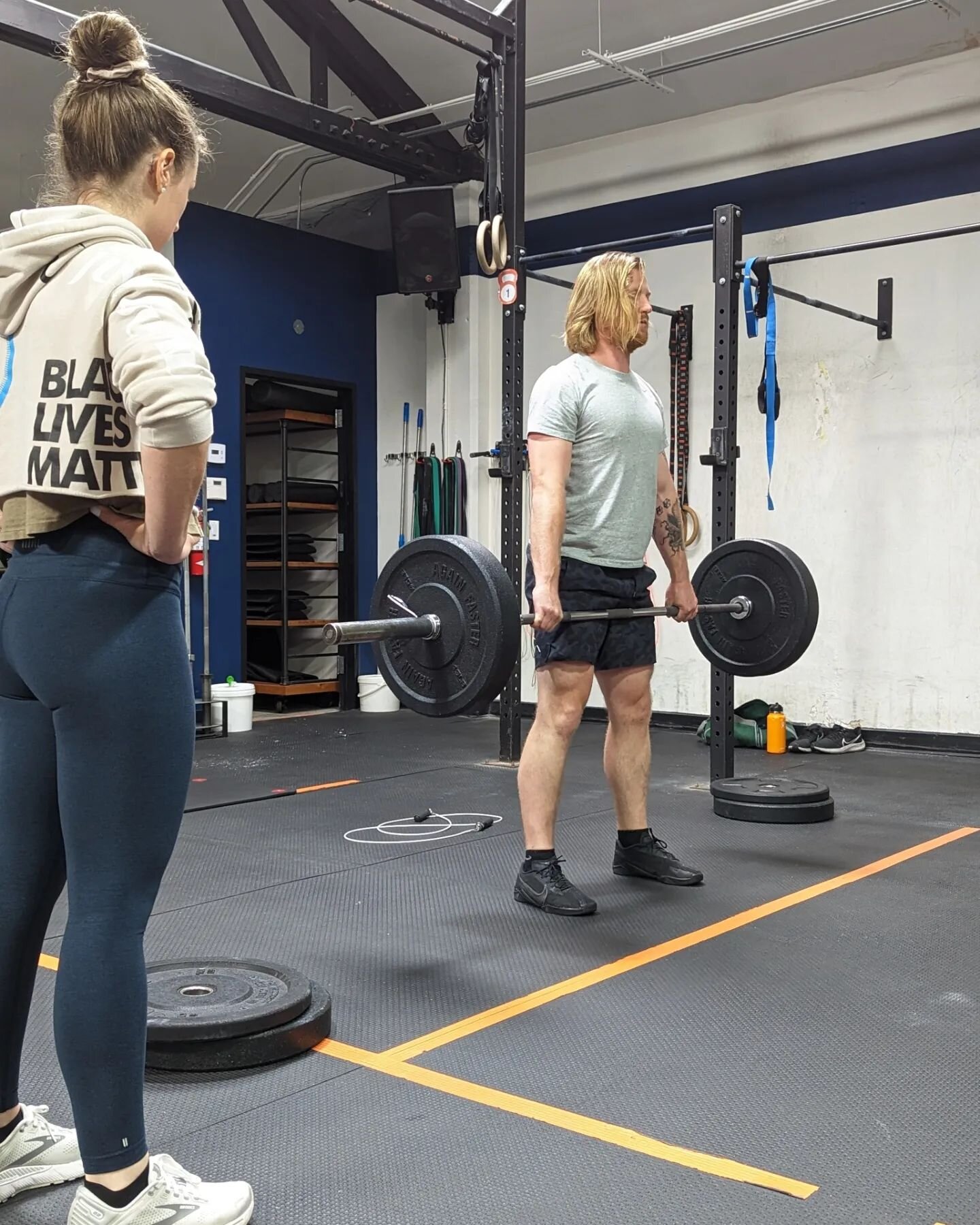 Coach sees all (and is really proud of how much everyone improved their deadlifts over this past circuit) 💪