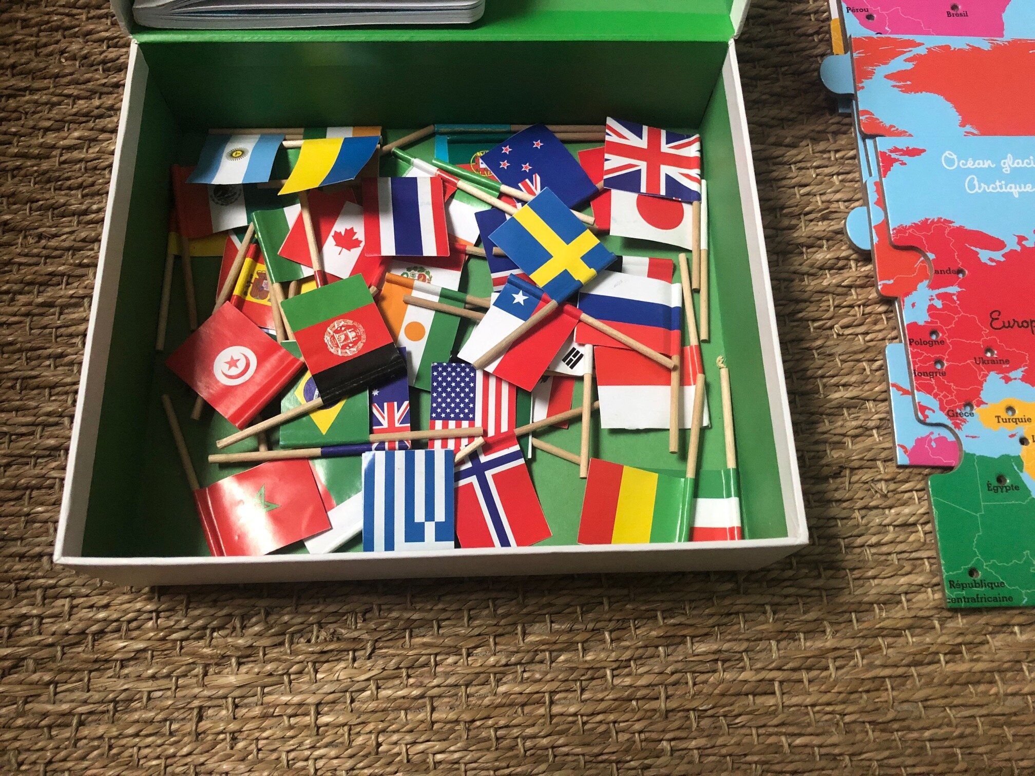 Mon coffret Montessori des drapeaux du monde - Dès 6 ans