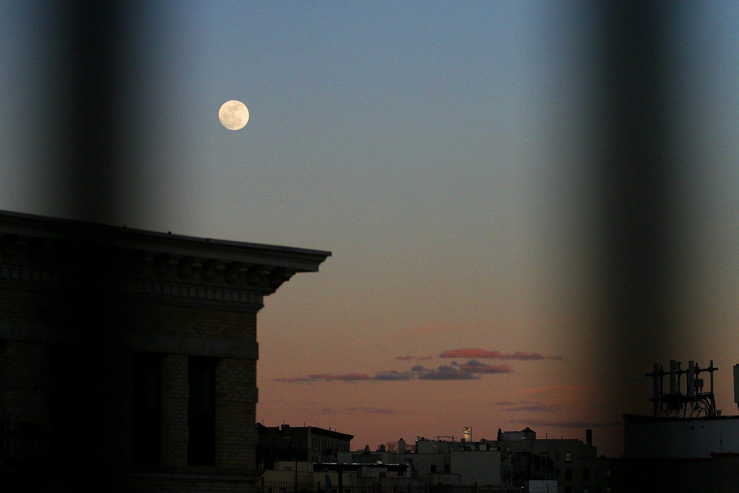 moon.jpg