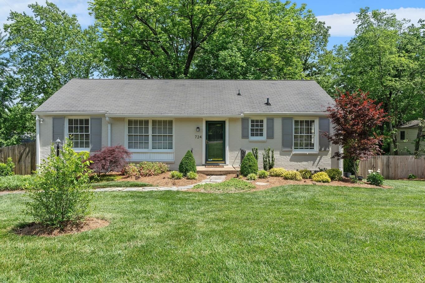 ✨Just listed and Open House Sunday 5/5 from 2-4p✨

724 Kendall Drive 
2 beds / 2 baths / 1219 sq feet
Asking price $599,000

Adorable and well-kept cottage in Brookside Courts - this sweet home has so much to offer in this highly sought after neighbo