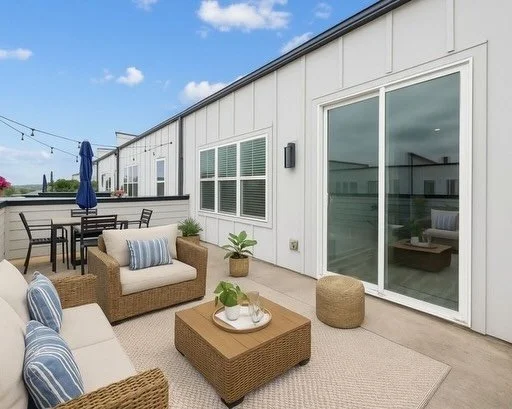Just Listed in The Nations! 

Located in Edison Park, this urban three-story townhome features a light-filled, open-concept living, kitchen, and dining space with expansive windows throughout. 

Step up to your private rooftop deck to take in the cit