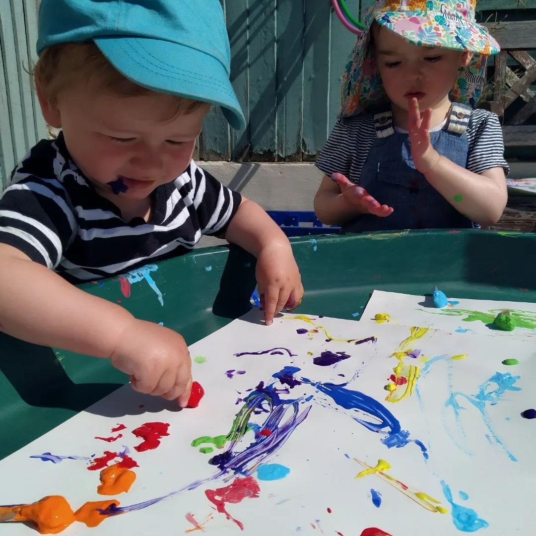 Babies creating marks with ice paints 🧊🖌️